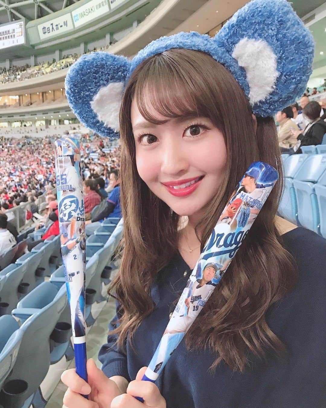 のインスタグラム：「♡ . 中日ドラゴンズ vs 広島カープ 観戦してきました⚾️🌹🌸 . 最後ほんとに惜しかった、、😭😭😭 明日勝って勝ち越して欲しいな〜😣💙 . そしてファーストピッチセレモニーをされた チョコレートプラネットさん 最高に面白かったです😂😂😂💕💕 . . 福田丼美味しかった🤤❤️ . #dragons #nagoya #nagoyadome #carp #hiroshimacarp #hiroshima #baseball #instagood #instagramjapan #japanesegirl #girls #中日ドラゴンズ #中日 #ドラゴンズ #オープニングシリーズ#ナゴヤドーム #チョコプラ さん #チョコレートプラネット さん #ファーストピッチセレモニー #始球式 #福田丼 #ドアラ #野球 #さわー野球 #沢井里奈」