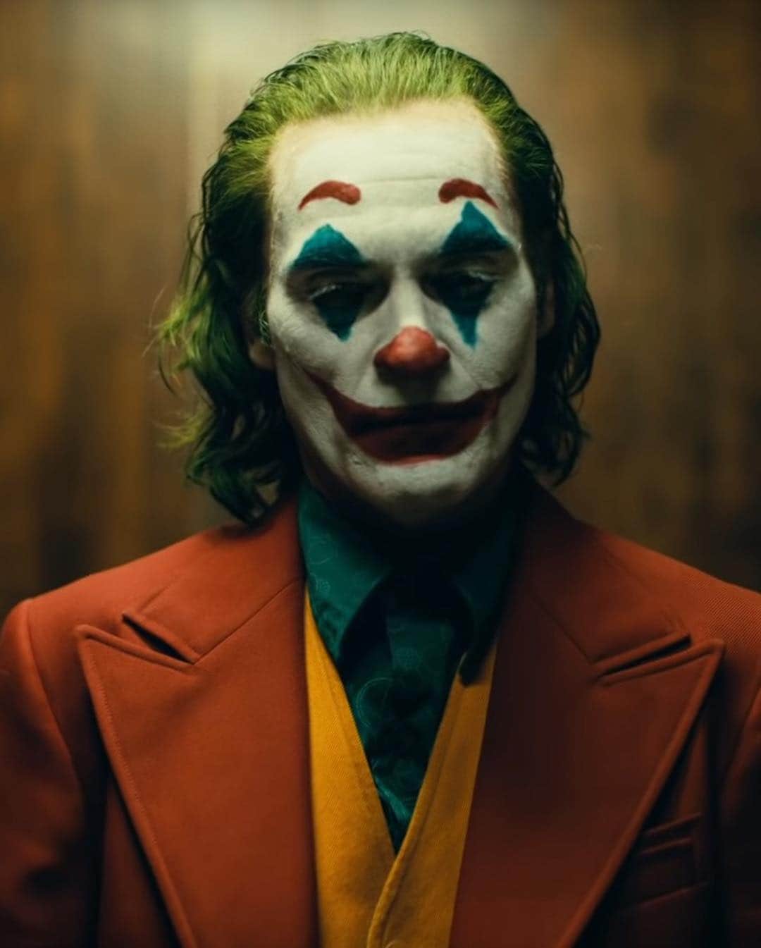 Just Jaredさんのインスタグラム写真 - (Just JaredInstagram)「The very first trailer for Joaquin Phoenix’s “Joker” movie is here and the footage teases a very dark origin story. Check out the poster here and head to JustJared.com to see the trailer.  #JoaquinPhoenix #Joker Photos: @wbpictures」4月3日 22時27分 - justjared