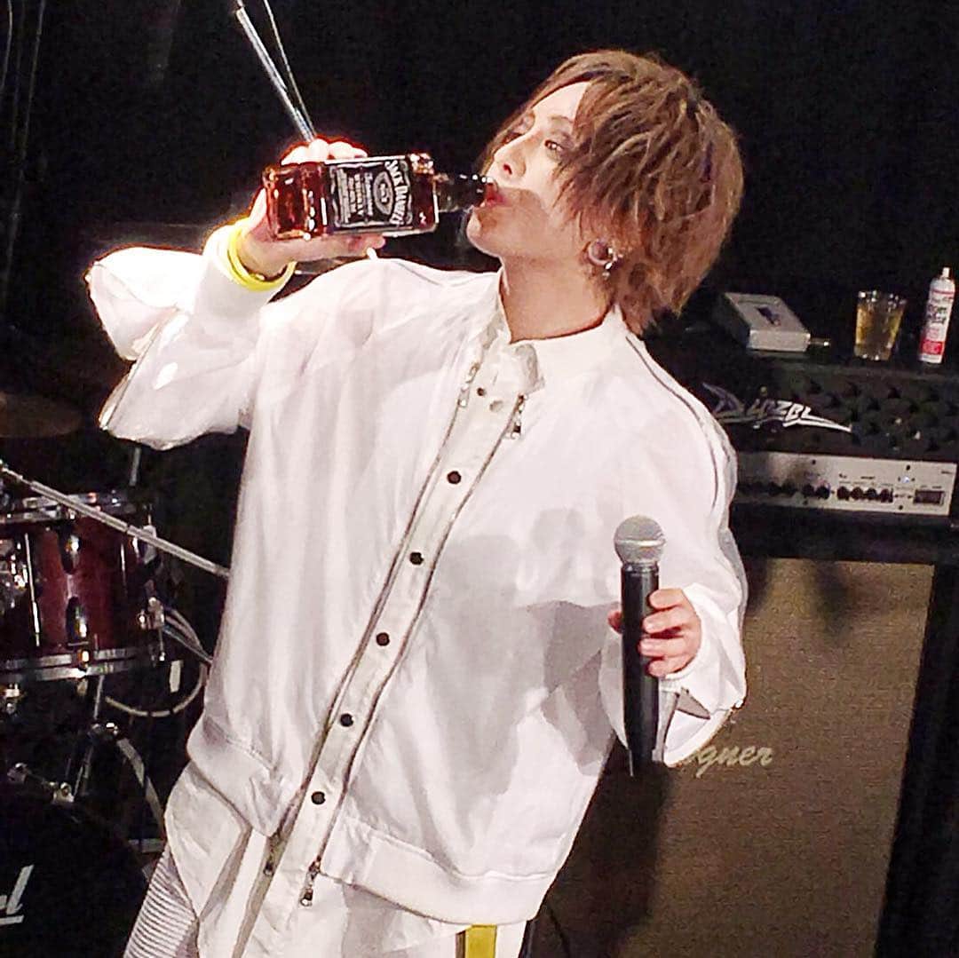 CHISA さんのインスタグラム写真 - (CHISA Instagram)「DRINK OR DIE #おたおめchisa2019」4月3日 22時39分 - acme_chisa