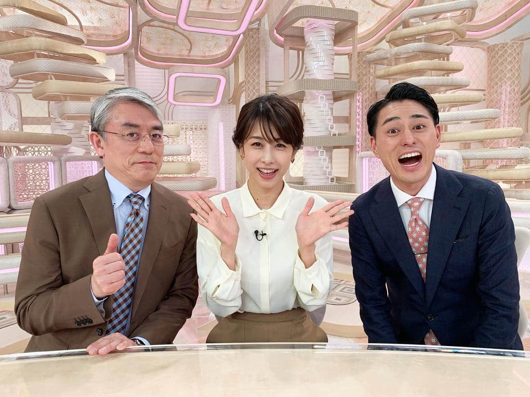 加藤綾子さんのインスタグラム写真 - (加藤綾子Instagram)「* 「Live News it !」 １日から始まりました✨ 風間晋さんと木村拓也アナウンサーと一緒にお伝えしております☺︎ 初日から新元号発表という大きなニュースがありましたが「それそれ！」と皆さまと1日を共感出来るような番組を目指しこれからもみんなで力を合わせて邁進してまいります。 月曜日〜金曜日  午後4:50〜7:00 是非夕方の時間帯をご一緒させて頂けたら嬉しいです！！ #LiveNewsit  #風間晋さん #木村拓也アナウンサー #平日 #午後4時50分 #から #午後7時まで」4月3日 22時33分 - ayako_kato.official