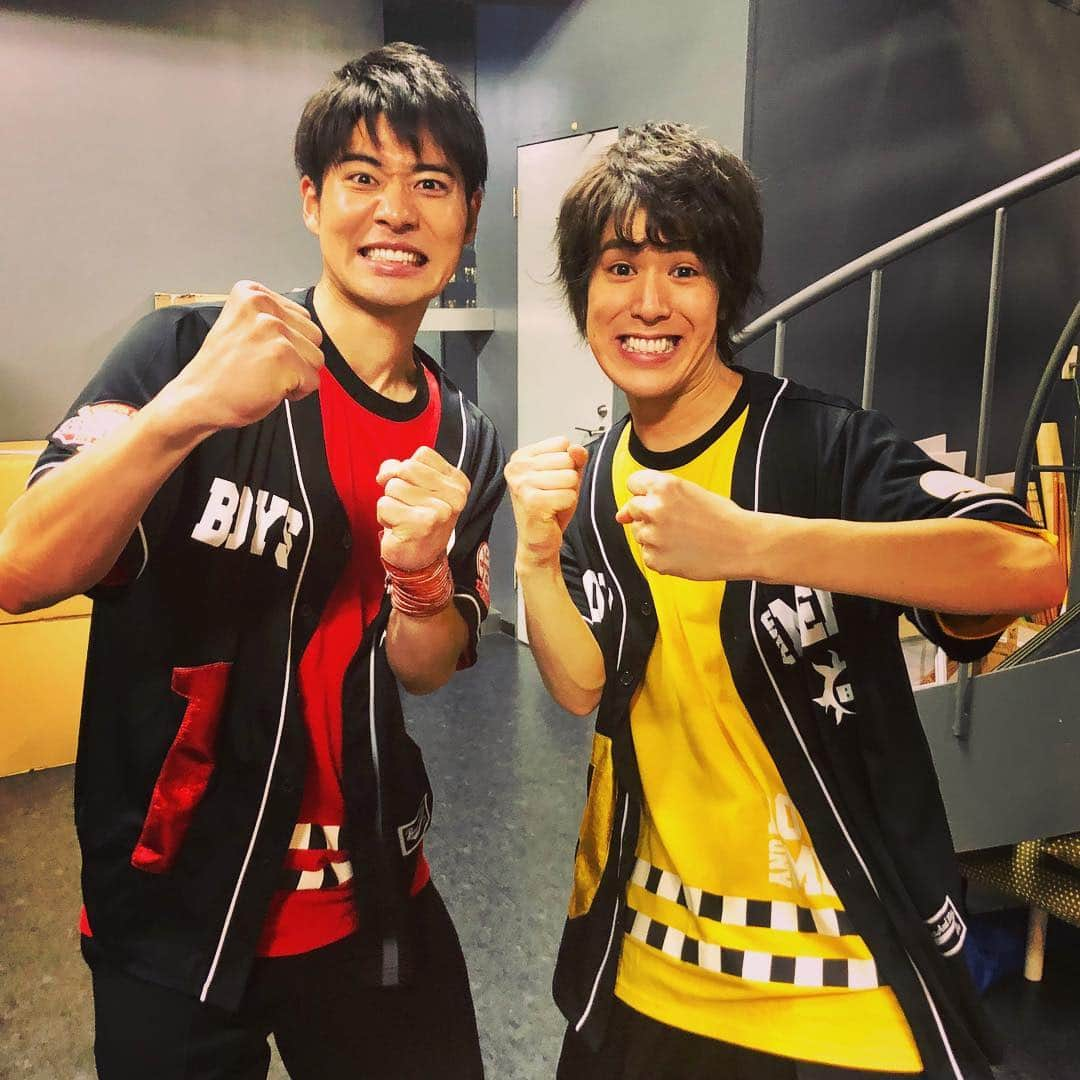 BOYS AND MENさんのインスタグラム写真 - (BOYS AND MENInstagram)「ゆーたむ&つじひらコンビ☺️ #ボイメン #ツーマンライブ #田村侑久 #小林豊 #辻本達規  #平松賢人 #タムラー  #お風呂上がりをイメージする平松」4月3日 22時40分 - boysandmen_official