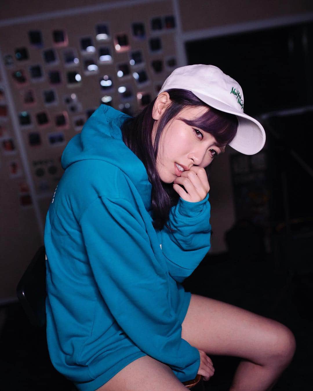 Miss Hunnyのインスタグラム：「剪咗新頭髮， 又唔想俾你睇住， 所以戴頂新帽仔(´･_･`) Photo by @szetosifu #私圖」