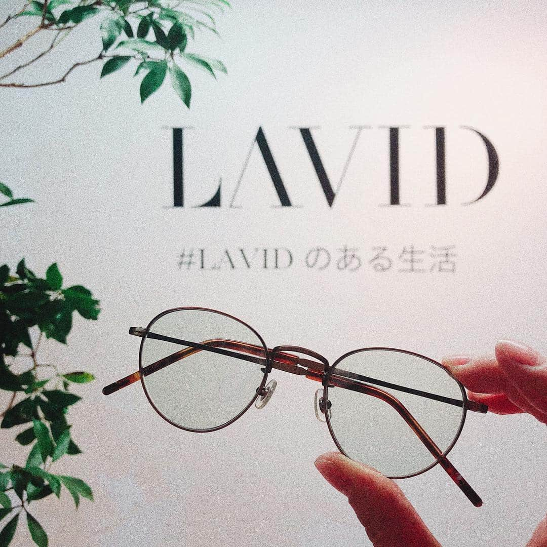 田中マヤさんのインスタグラム写真 - (田中マヤInstagram)「@lavid_eyewear の展示会 アンティークっぽい 燻しのゴールドに 薄いグリーンのレンズの サングラスを✨ ・ お値段もお手頃で🙌🏻 嬉しい ・ #lavid #eyewear #サングラス #instagood #instafashion #fashion #exhibition #셀스타그램 #셀피 #셀카 #일상 #데일리 #뷰티 #미용 #좋아요 #선글라스」4月3日 22時47分 - tanakamaya__official