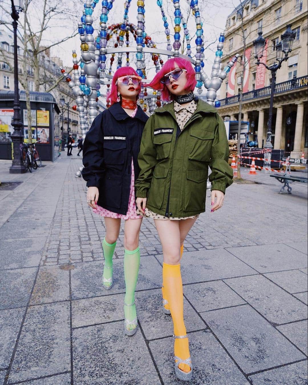 のインスタグラム：「Moncler x Fragments  @voguejapan  parisで撮影した記事がアップされました💞 ぜひチェックしてください✨  Photos:@shootingthestyle Coordination:@sarawakapedia @yookamiyano @moncler @fujiwarahiroshi #MONCLERFRAGMENT」