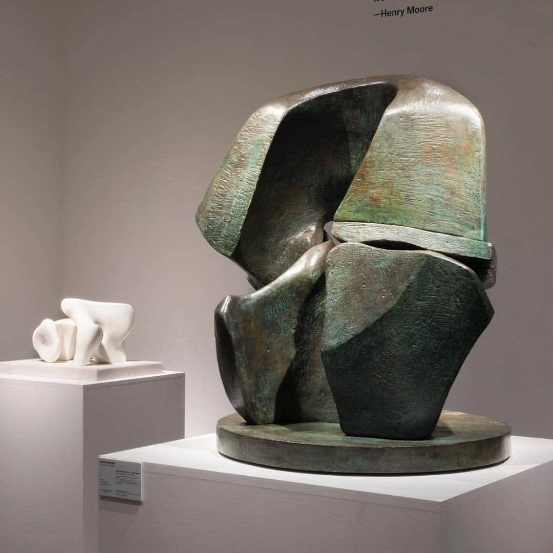 クリスティーズさんのインスタグラム写真 - (クリスティーズInstagram)「Henry Moore: The Shape of Things – our private selling exhibition in London presents the extraordinary diversity of Moore’s art.⠀ .⠀ Visit our King Street galleries by 12 April to see more, entry is free. Works are available for immediate purchase.⠀ .⠀ Henry Moore: The Shape of Things, 30 March – 12 April at Christie’s London.⠀ .⠀ #art #artwork #artist #henrymoore #sculpture #modernart #britishart #london #exhibition #gallery」4月3日 22時53分 - christiesinc