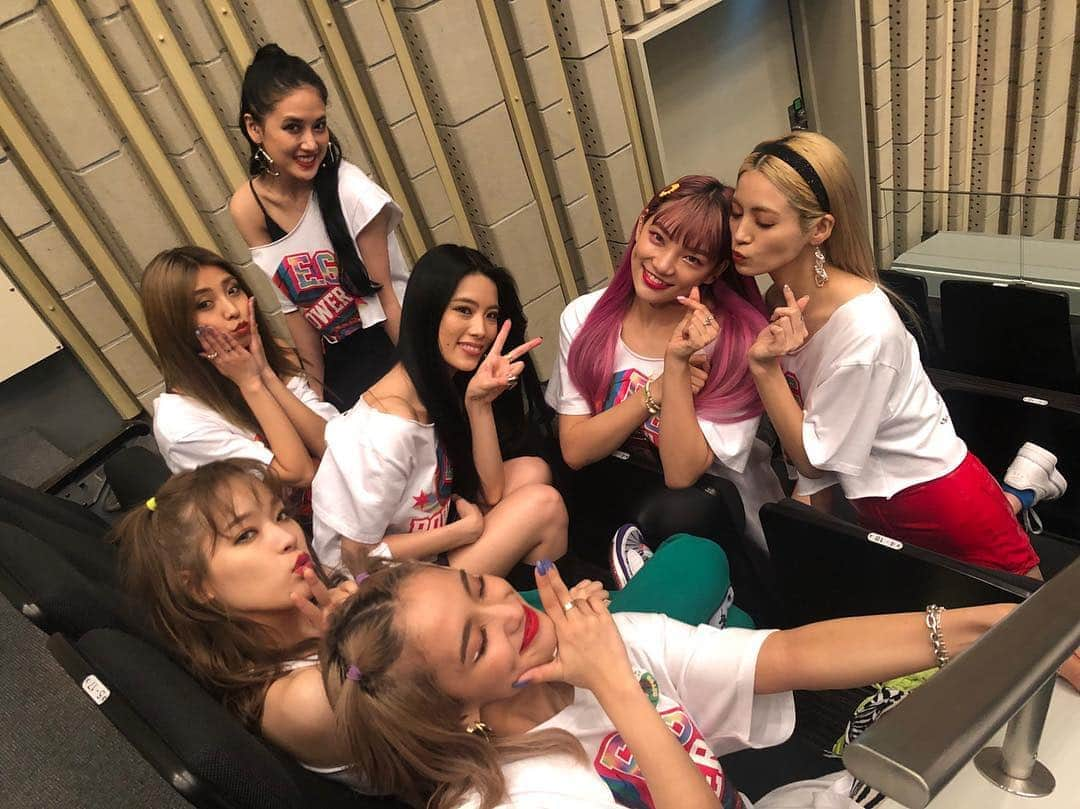 楓さんのインスタグラム写真 - (楓Instagram)「大阪おおきに🥺💕 Lovely My Girls... Happiness❤️🧡💛💚💙💜🖤」4月3日 22時53分 - kaede_