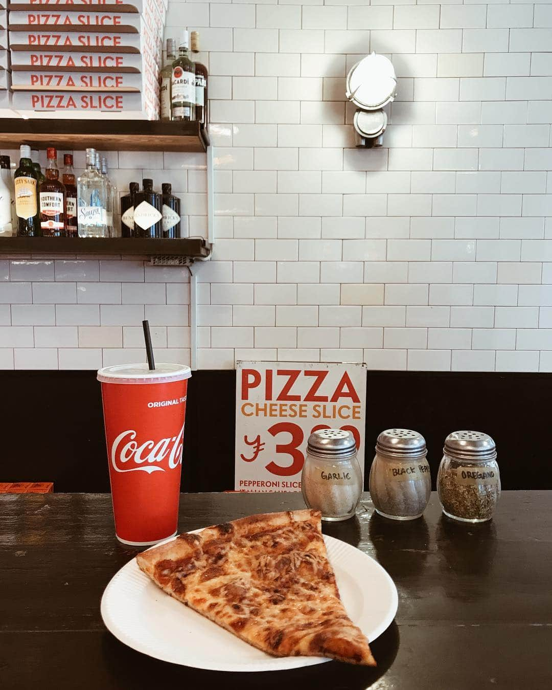 HARUEさんのインスタグラム写真 - (HARUEInstagram)「Pizza🍕× Cola🥤= 最高✌🏽🔥」4月3日 22時59分 - harue0104