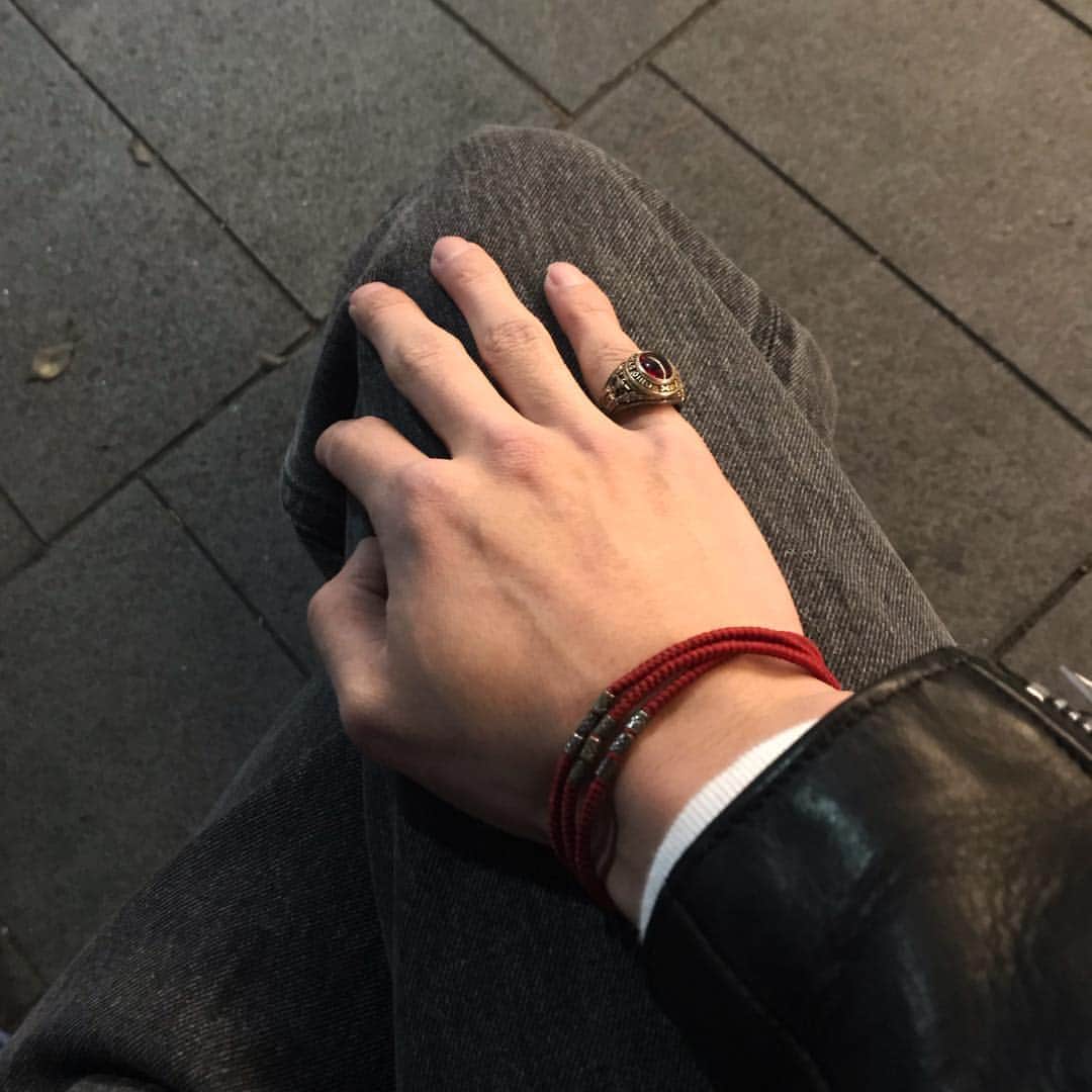 田口隼人のインスタグラム：「60's pinkiering #vintage #collegering」