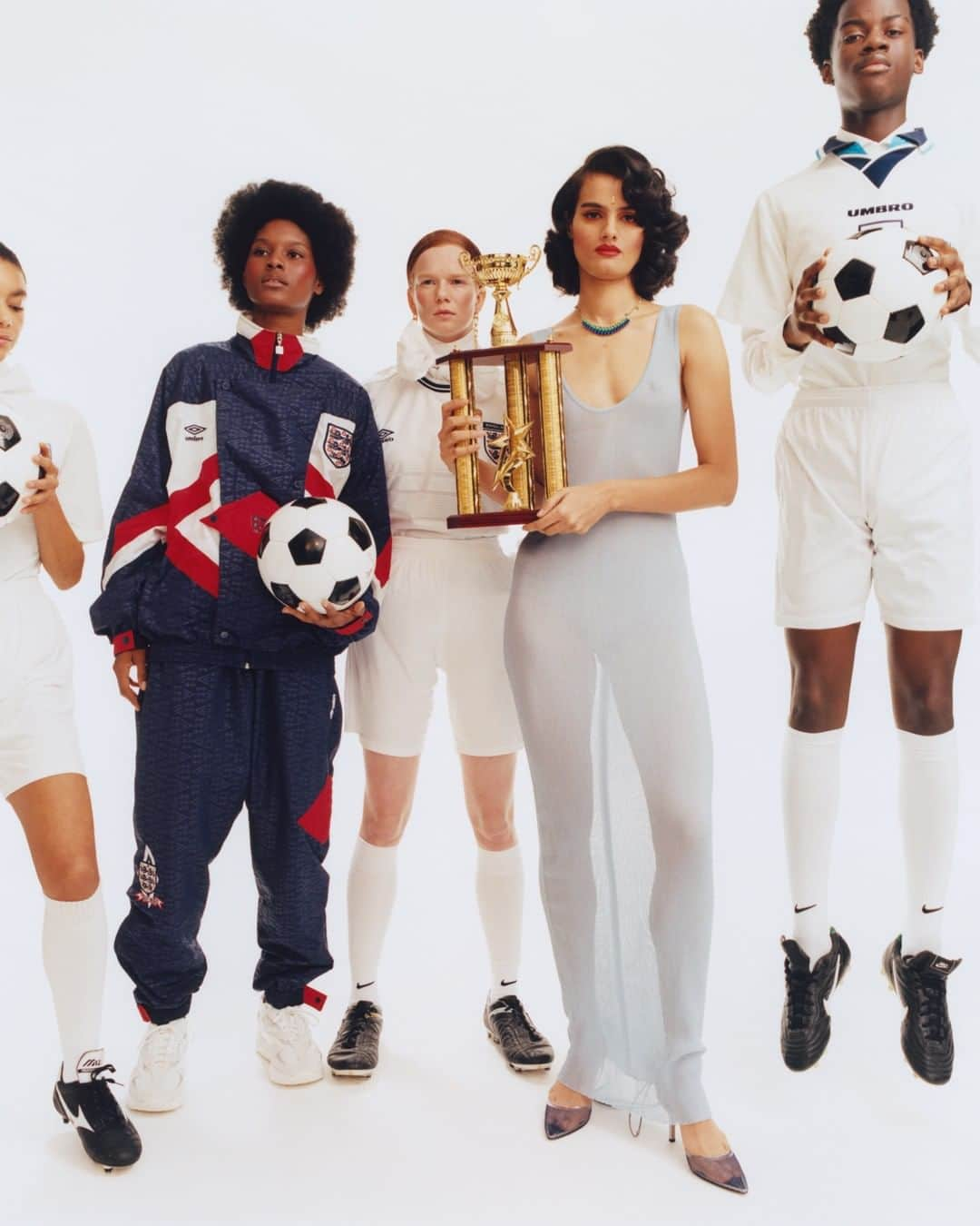 i-Dさんのインスタグラム写真 - (i-DInstagram)「⚽Smells like team spirit! ⚽⁣ ⁣ Be a sport and check out @leacolombo and @ibkamara's incredible fashion story – we'll see you on the pitch for a kick about! 🏆⁣ ⁣ Link in bio. 🔗⁣ ⁣ .⁣ .⁣ .⁣ Photography @leacolombo ⁣ Styling @ibkamara⁣ @aurelie__giraud wears tracksuit @umbro England. Trainers @santoniofficial.  Kellyanne wears top @umbro England. Shirt @hugo_official. Shorts and socks @nike. Earrings @tiffanyandco. bow Ibkamarastudios. @deeptisharma511⁣ wears all clothing and shoes @hugo_official. necklace @cartier.  Dion wears top @umbro England. Shirt @HUGO. Shorts, socks and boots @nike. ⁣」4月3日 23時00分 - i_d