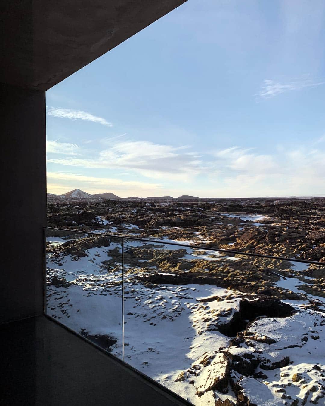 ナルシソロドリゲスさんのインスタグラム写真 - (ナルシソロドリゲスInstagram)「Celebrating PURE MUSC amidst the natural beauty of Iceland. #narcisorodriguezparfums #puremusc #forher」4月3日 23時00分 - narciso_rodriguez