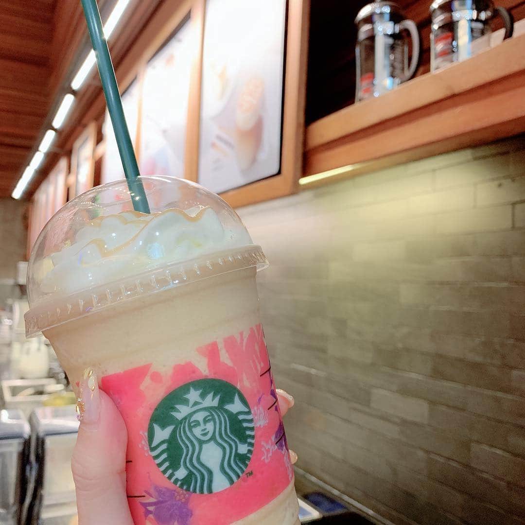 杉山佳那恵さんのインスタグラム写真 - (杉山佳那恵Instagram)「りえとの旅行は毎回濃い😆💕 ・ 一緒にいて本当にプラスになるし旅行行くたびに絆が深くなる✨✨✨ ・ 良いところも悪いところも言い合える。いろいろ気付かせてくれてありがとう💗💗💗 ・ ・ #りえ#love#trip#最高に楽しかった#今日も韓国#2人で仕事してぷらぷら#fashion#bloomin」4月3日 23時01分 - kanaxxy_0421