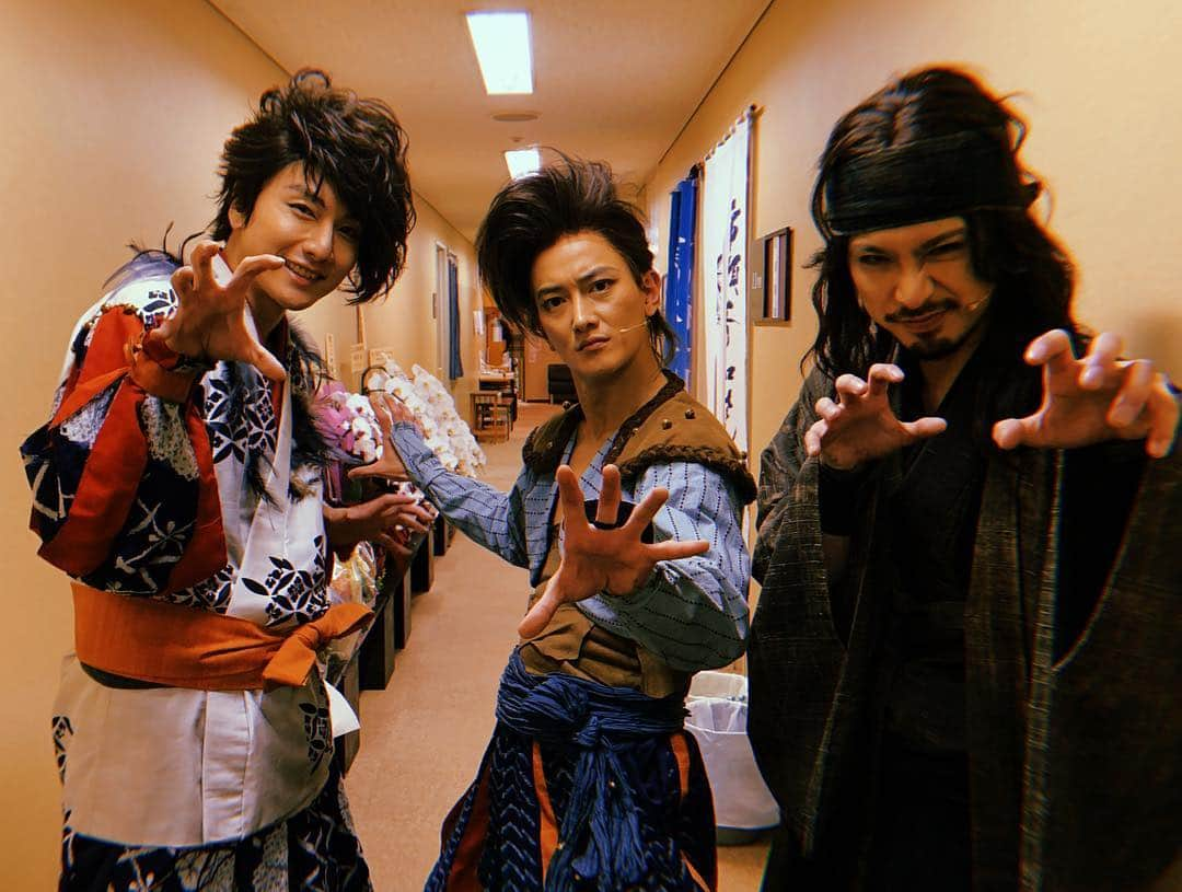 平田裕一郎さんのインスタグラム写真 - (平田裕一郎Instagram)「本日の公演も無事に終わりました。  沢山のご来場ありがとうございました！！ トークショーも楽しかった🥴  お手紙、プレゼントありがとうございます！！ 明日もグァンばります。  #ふたり阿国  #グァンス くん #細貝圭 くん #コング桑田 さん #蜘蛛舞」4月3日 23時06分 - yuichiro_hirata