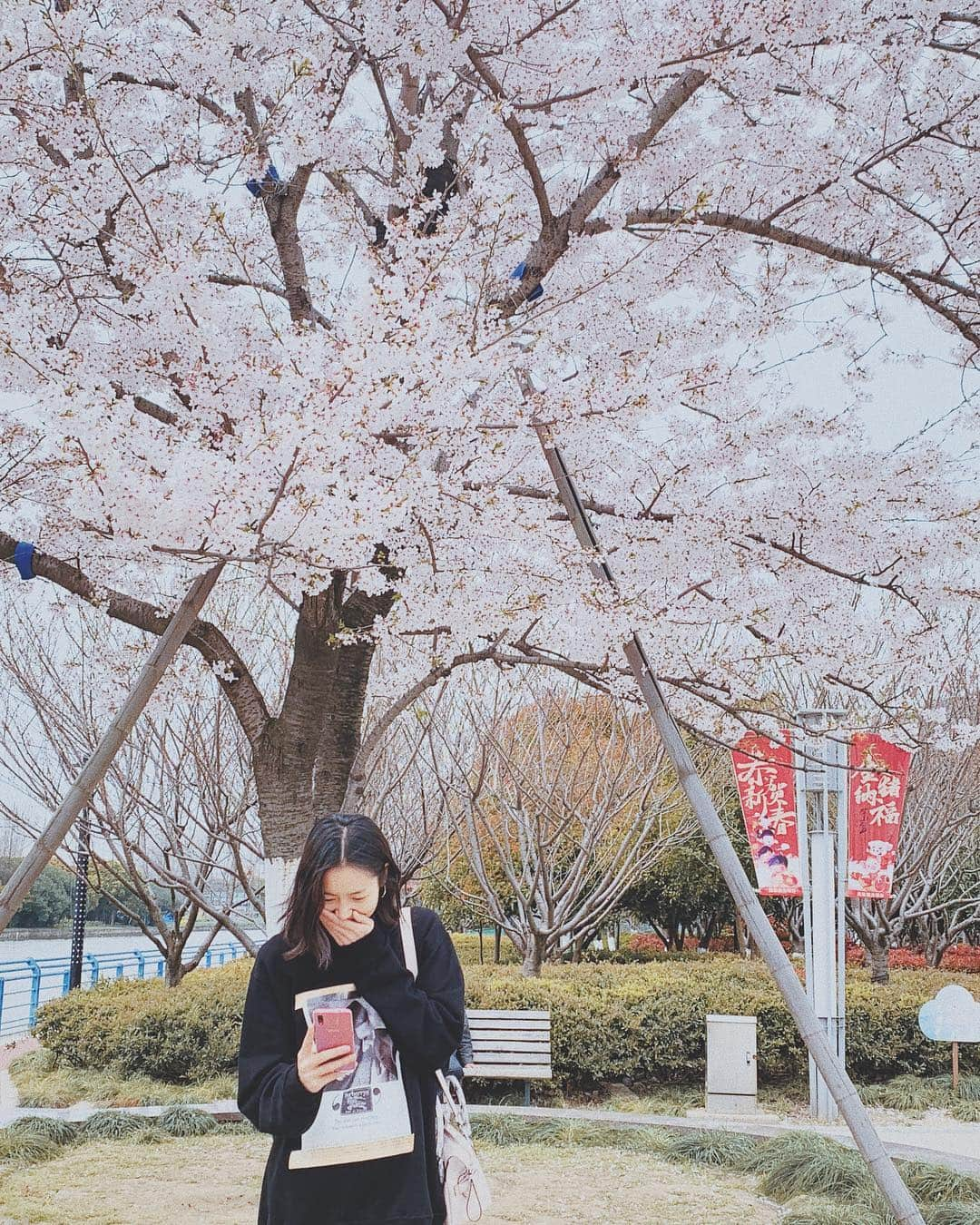 リウ・ウェンさんのインスタグラム写真 - (リウ・ウェンInstagram)「I look like I am off to school 🏫」4月3日 23時14分 - liuwenlw