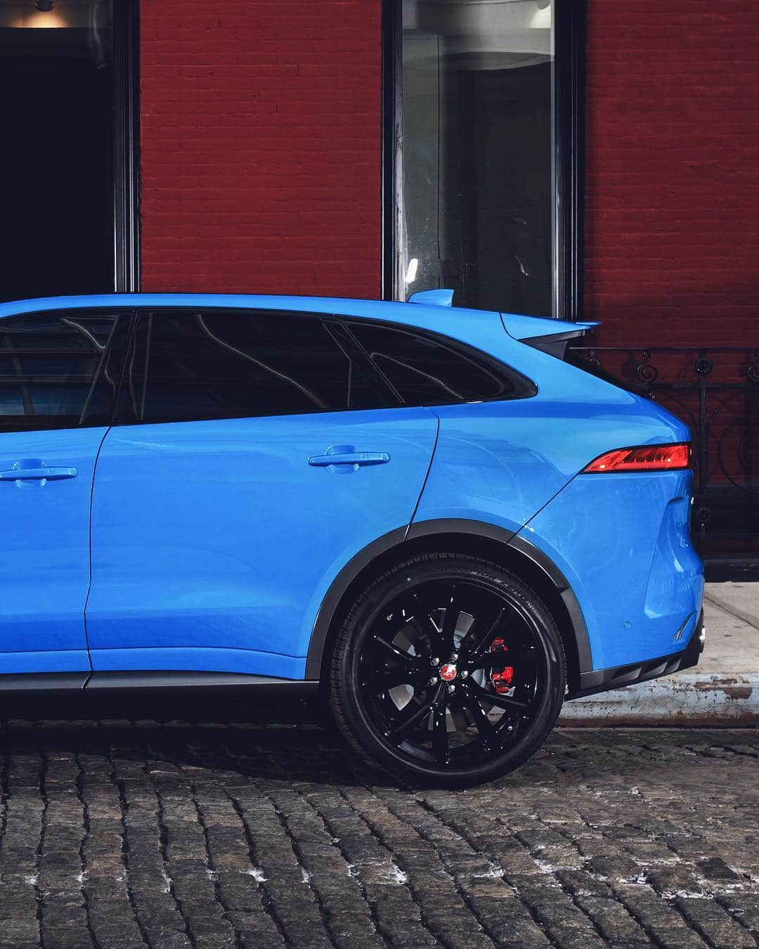 Jaguarさんのインスタグラム写真 - (JaguarInstagram)「Attracting attention. Always.  #Jaguar #FPACE #SVR #V8 #SV #Luxury #Performance #SUV #AWD #NewYork #NYC #CarsofInstagram #AmazingCars247 #SpecialVehicleOperations」4月3日 23時13分 - jaguar