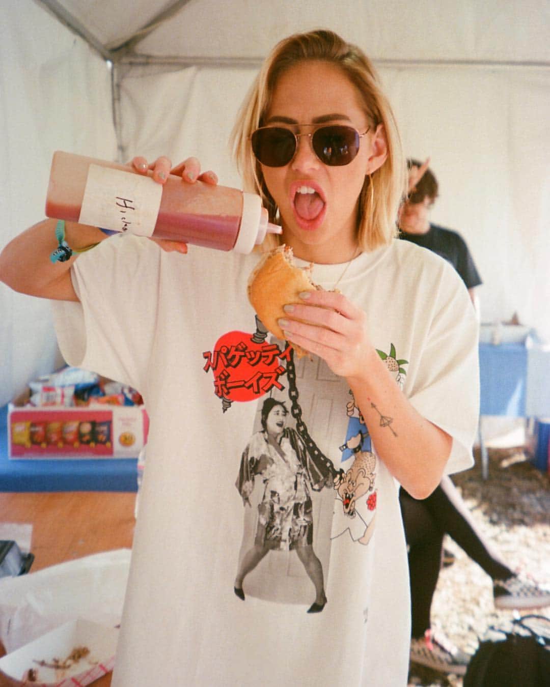 Carter Cruiseさんのインスタグラム写真 - (Carter CruiseInstagram)「enjoying some barbecue in north cackalacky which I’LL BE COMING BACK TO MAY 18th to play at @primefestival with a ton of other sick artists including rl grime, chris lake, two friends, gryffin, & my favorites @bonniexclydedj 🤗💕 cannot wait to rage & eat dank southern food with my favorite (small) city, Raleigh! check my story highlights for ticket links biotch. (📸: @spencerstumby) #35mm」4月3日 14時35分 - cartercruise
