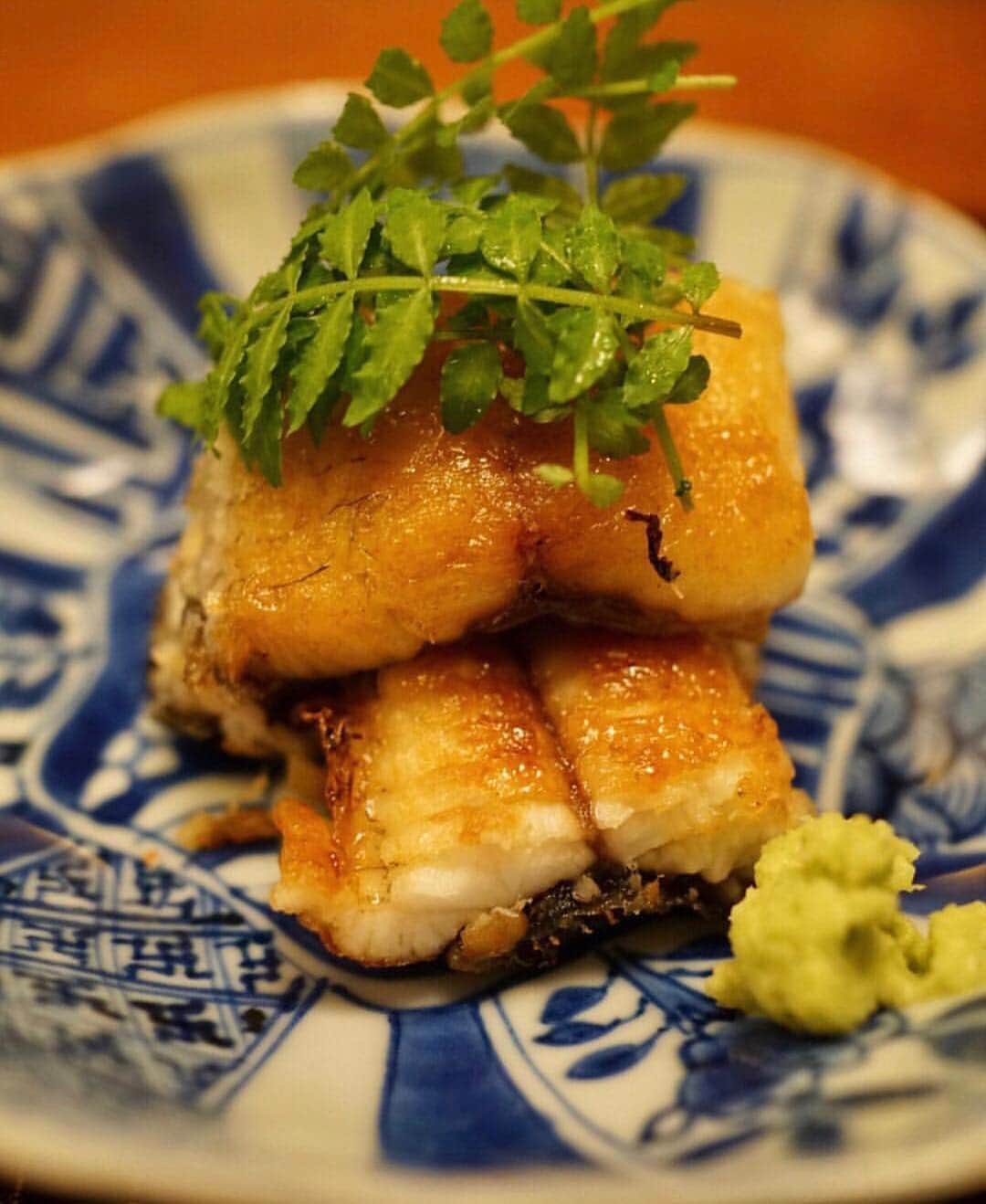 "TERIYAKI" テリヤキ編集部さんのインスタグラム写真 - ("TERIYAKI" テリヤキ編集部Instagram)「⠀ ⠀~TERIYAKI美食倶楽部開催店~⠀ ⠀ TERIYAKI美食倶楽部では、ほぼ毎日素敵なオフ会を開催しています。⠀ ⠀ 東京に限らず、全国各地で様々な逸品を食べる至高のオンラインサロン。⠀ ⠀ 気になる方は @teriyaki_jp  のプロフィールからチェック。⠀ ⠀ -----------------------------------⠀ ⠀【竹屋町三多】@京都⠀ ⠀⠀ 京都で予約が3年先まで取れないという名店。⠀ ⠀ 洗練された空間がこれからの料理に期待を寄せます。⠀ ⠀ 特にパリパリとした鰻が堪りません。⠀ ⠀ -----------------------------------⠀ ⠀【Takeyamachi Mita】@⠀Kyoto⠀ ⠀ It is a famous shop that Kyoto can not make reservations until three years ahead.⠀ ⠀ Sophisticated space will hopeful for future cuisine. ⠀ Elephants especially crispy are irritated. -----------------------------------⠀ #テリヤキ #本当に旨い #美食 #美食倶楽部 #鮨会#写真好きな人と繋がりたい #グルメ好きな人と繋がりたい #美味しいもの好きな人と繋がりたい #いいね返し#ファインダー越しの世界 #美味しいお店 #food#foodstagram #foodporn #delicious#竹屋町三多#京都グルメ#京都ディナー#京都料理#予約困難店#japan」4月3日 15時26分 - teriyaki_jp