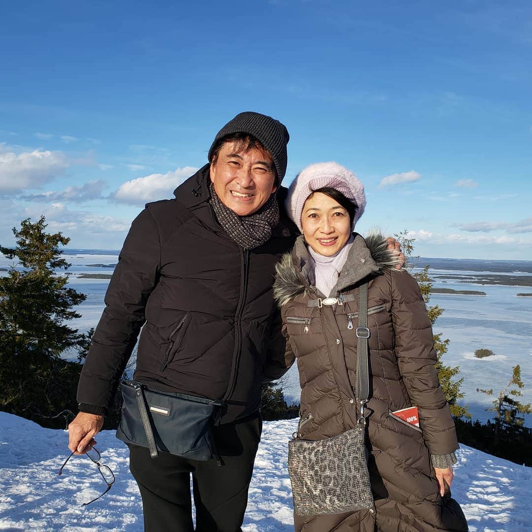 藤岡幸夫のインスタグラム：「結婚３０執念記念！朝から晩までかみさんと一緒の修行旅行から無事帰国しました！皆様のおかげでかみさんもご機嫌です(^_^)v　これからもアリバイ工作他、諸々の皆様の多大なるご尽力をどうかよろしくお願いいたしますm(_ _)m 皆様に感謝！！ 詳しくはファンサイトのブログで！」
