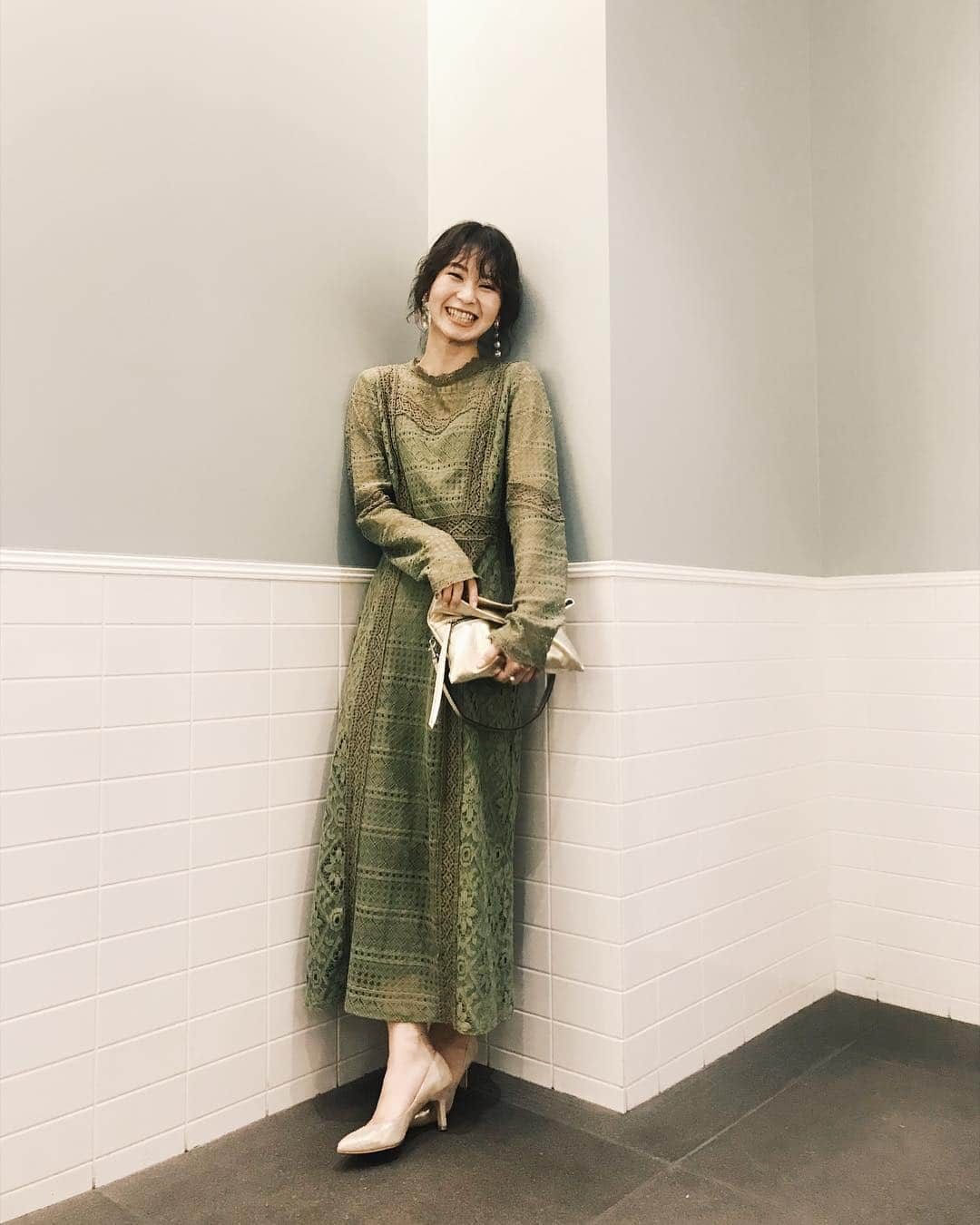 Eri Koyamaさんのインスタグラム写真 - (Eri KoyamaInstagram)「. 結婚式ではやっと着れた 去年の総レースのワンピース🌿 . 髪はまだアレンジできるほどじゃないから プリュイで止めただけの楽ちんヘアスタイル🕺🏼 (桜撮るの必死で気づいてない模様🤪) . #shop_ungrid_eri #pluiehair #結婚式コーデ #結婚式ヘアアレンジ」4月3日 15時43分 - 6ri___k