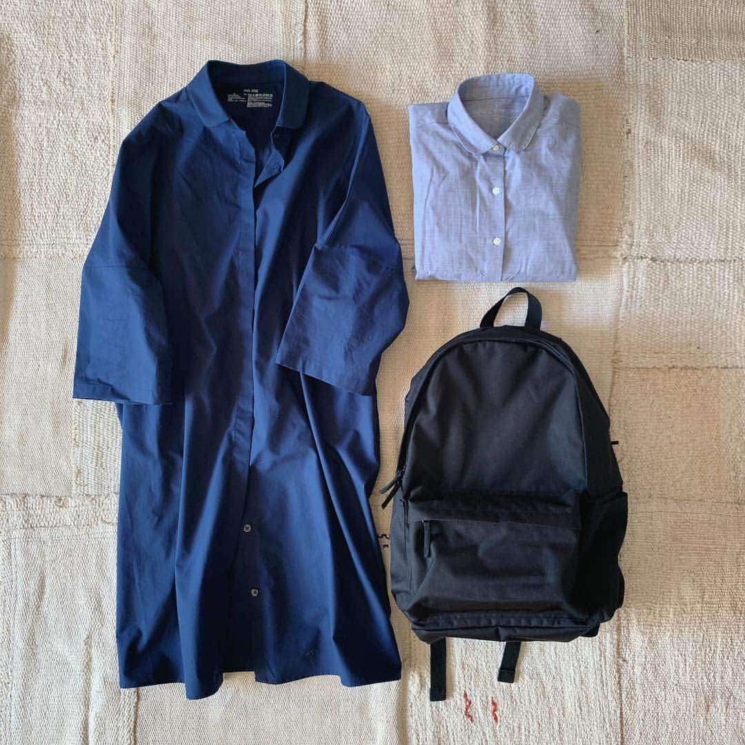 LEEさんのインスタグラム写真 - (LEEInstagram)「無印良品で更新！春ベーシックなお買い物。  4月！令和！桜満開！新しい季節に向けて、無印良品で春のシャツとワンピース、リュック(ほか、写真にはないお掃除ブラシと収納も笑)をまとめ買い🌸  早く着たいのですが、シャツ1枚に切り替えるはまだ寒すぎる。。 そこで、明日オープンで話題のMUJI HOTEL GINZA内覧会では、このシャツワンピに薄手のタートルニットを着込んで、しっかり防寒！  ワンサイズのドロップショルダーなので、どんな体型でも、その人らしいすてきな雰囲気で着こなせそうです。  ゆったりシルエットで体型を拾わないので、暖かくなったら、シャツワンピの中をTシャツにかえて、レギンス合わせで着たいなー。夏は1枚でも体が泳ぐので涼しそうだなー。など、妄想むくむく🥰  2枚めは、MUJI HOTELの下のショップ４Fにて(撮影／編集ミツコ🙏)。キッズスペースの脇のカフェスペースなのですが、￥100でコーヒーをいただけます。本も読めるし、居心地ばつぐんです📚  無印のシャツも、まさにいまの時期、ニットのインナーとして重宝。言わずもがな人気のリュックは、無印良品銀座にも大量にディスプレイされていました！もちろん、お近くの店舗でも。お出かけの際に、春のワードローブ、チェックしてみてくださいねー(オ)  #ブロード比翼シャツワンピース　 #ブロード丸襟シャツ #撥水リュック #無印良品 #MUJI  #タートルニットは #ジョンスメドレー #JohnSmedley  #らくちんワンピ大好き #シルエットはいつも一緒 #そういえば前もコーヒー持って撮りました #ワンパターンですみません  #MUJIHOTEL #無印良品銀座 #LEEweb #magazinelee  #LEE編集部のお買い物」4月3日 15時43分 - magazinelee