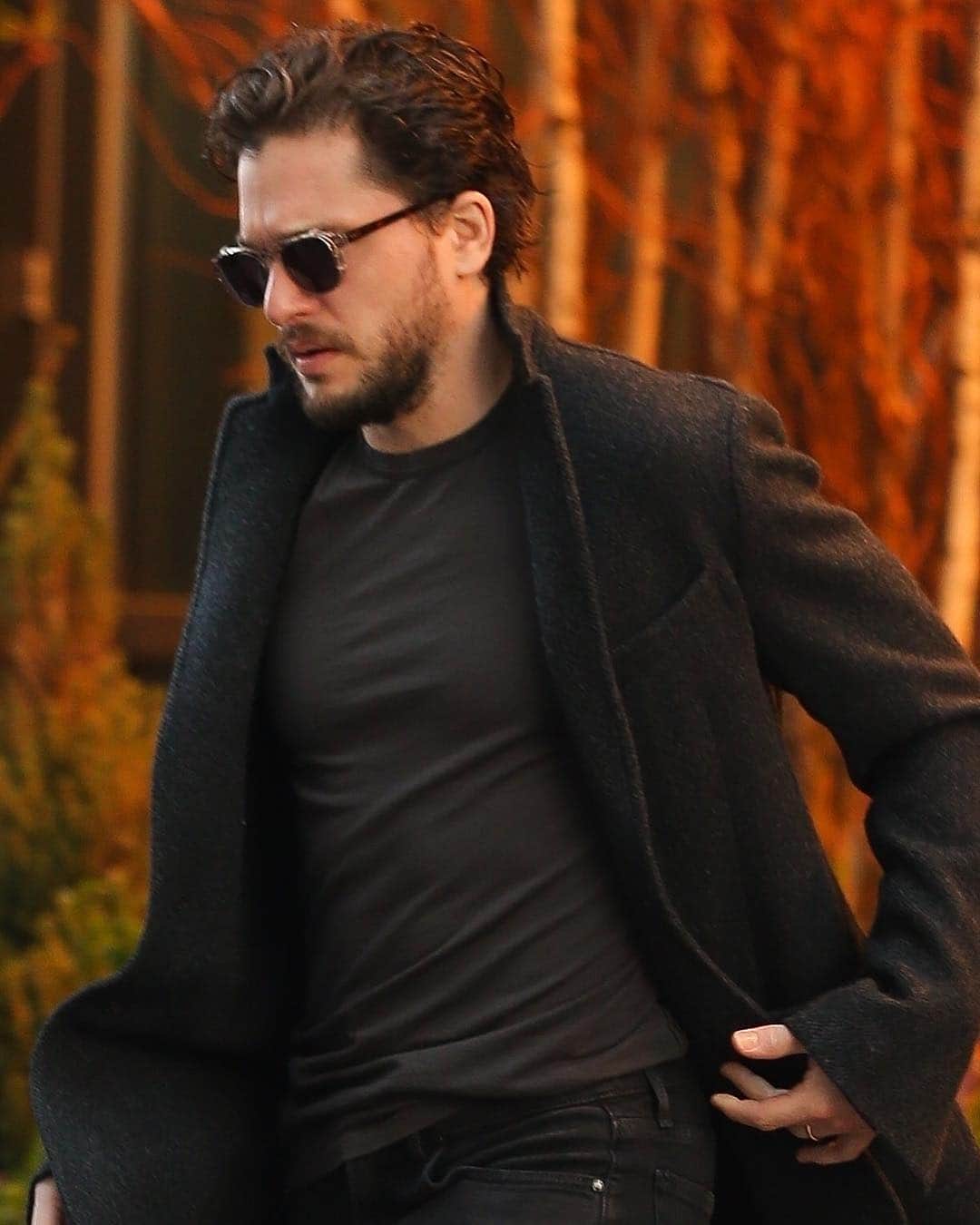 Just Jaredさんのインスタグラム写真 - (Just JaredInstagram)「@gameofthrones stars Kit Harington, @maisie_williams, Peter Dinklage, & Natalie Dormer meet up for dinner in NYC! #KitHarington #MaisieWilliams #PeterDinklage #NatalieDormer #GameOfThrones Photos: Backgrid」4月3日 15時44分 - justjared