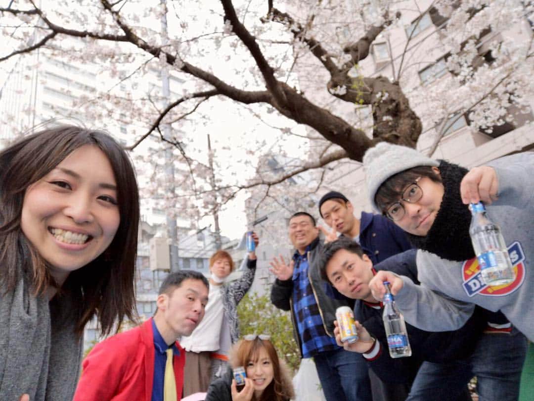 GO!皆川さんのインスタグラム写真 - (GO!皆川Instagram)「‪花見。‬ ‪松竹の方々、誘ってくれて、仲間に入れてくれてありがとう。(^^)‬ ‪帰りのあったかいラーメンも美味しかった。‬ ‪#花見 ‬」4月3日 15時46分 - go_minagawa