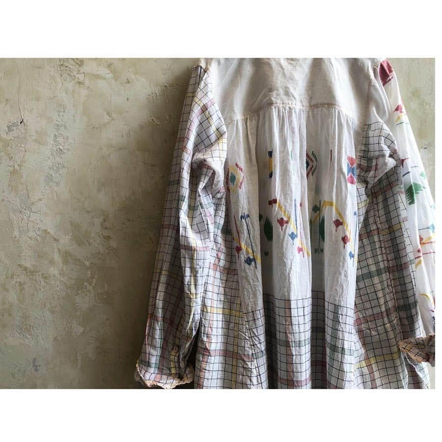 BEARDSLEY offcial instagramさんのインスタグラム写真 - (BEARDSLEY offcial instagramInstagram)「“ injiri ” 心奪われる 刺繍。 . . 青山 / GINZA SIX / 吉祥寺 名古屋 / 神戸 5店舗で展開しています。 . . . #beardsley #2019ss #injiri #embroidery #handwork #ビアズリー #刺繍 #インジリ #インド #新作入荷」4月3日 16時02分 - beardsley.pr
