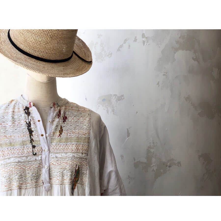 BEARDSLEY offcial instagramさんのインスタグラム写真 - (BEARDSLEY offcial instagramInstagram)「“ injiri ” 心奪われる 刺繍。 . . 青山 / GINZA SIX / 吉祥寺 名古屋 / 神戸 5店舗で展開しています。 . . . #beardsley #2019ss #injiri #embroidery #handwork #ビアズリー #刺繍 #インジリ #インド #新作入荷」4月3日 16時02分 - beardsley.pr