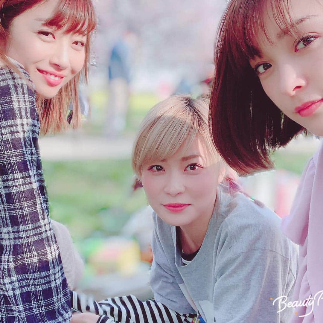 小林ひろみさんのインスタグラム写真 - (小林ひろみInstagram)「この前、女子3人でお花見🌸  #小林ひろみ #みひろ #古川真奈美 #グラドル  #ピーちゃん #恵比寿マスカッツ #お花見 #キャラ弁 #お弁当 #さくら  #幸手」4月3日 16時09分 - kobahiro0312