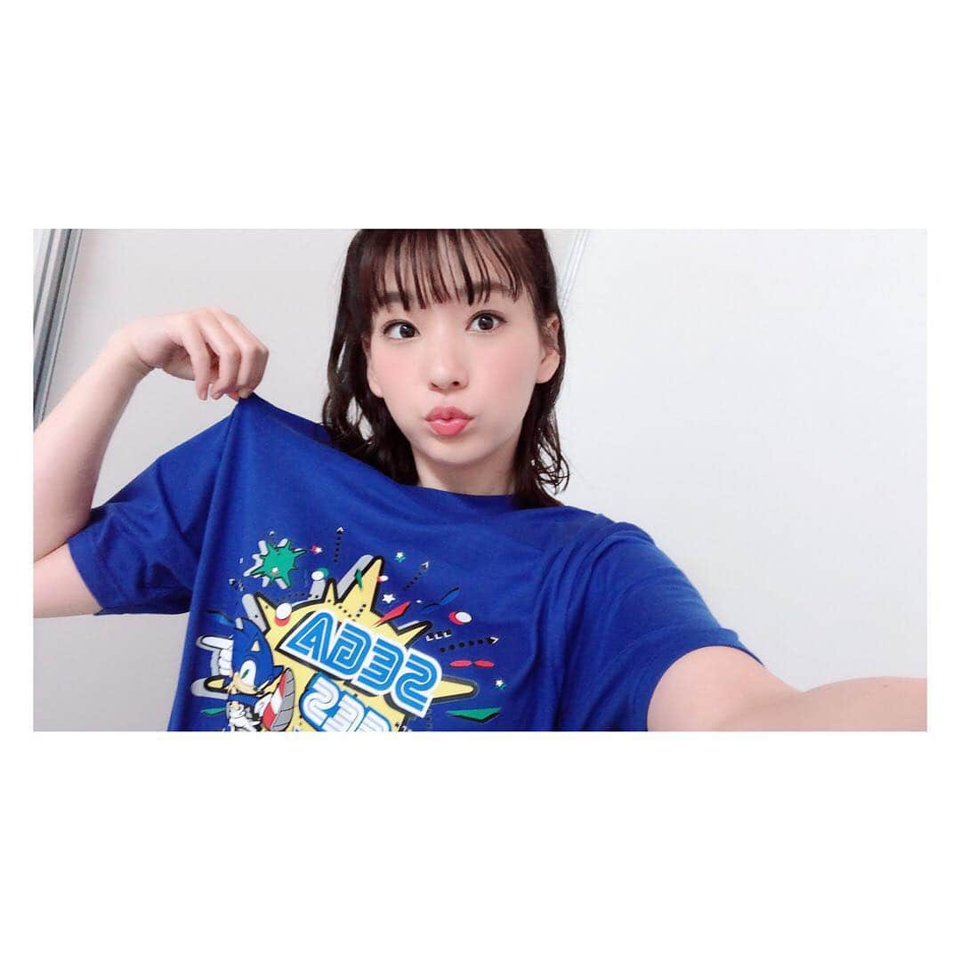 高槻かなこさんのインスタグラム写真 - (高槻かなこInstagram)「. SEGA Tシャツもちゃっかり着たのさ〜😙💙 最近この髪型すき。子供になる。 去年の目標は 大人になること💃🏻 だった25歳です。 . 帰りはソニックくんに会えたから2ショット勝ち取った🤳☺️ 肩に手を添えてくれてるのイケメン！！うまい具合に触れてない！！w . . #SEGA #セガフェス #ゲーム好き #SONIC #ソニック」4月3日 16時11分 - kanako.tktk