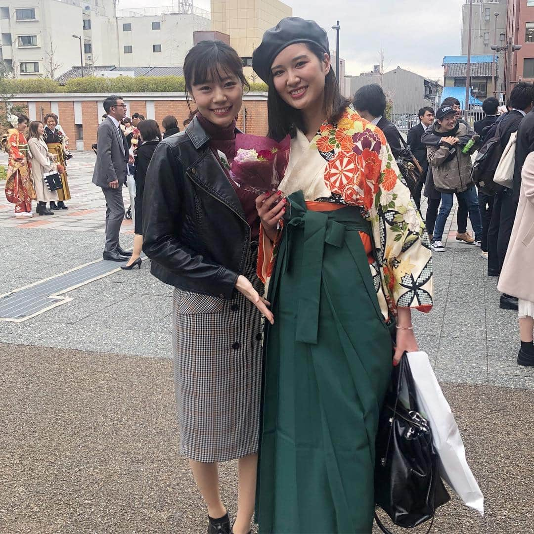 杉浦みずきさんのインスタグラム写真 - (杉浦みずきInstagram)「. 散々卒業式の日の投稿してきましたがこれでラスト笑 美しい姉上たちをの袴姿をお納めします🤲」4月3日 16時31分 - mizuki_sugiura