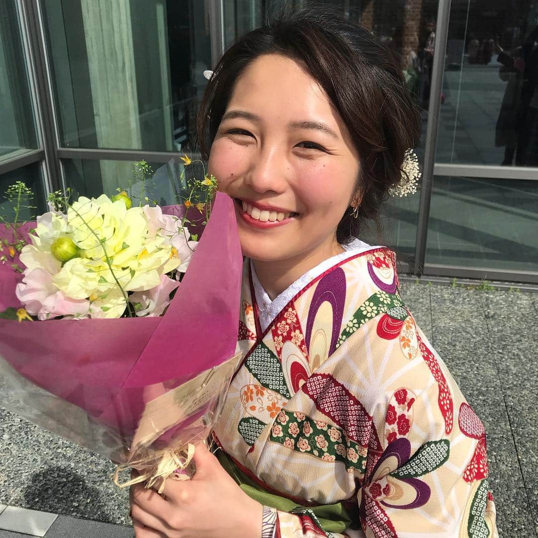 杉浦みずきさんのインスタグラム写真 - (杉浦みずきInstagram)「. 散々卒業式の日の投稿してきましたがこれでラスト笑 美しい姉上たちをの袴姿をお納めします🤲」4月3日 16時31分 - mizuki_sugiura