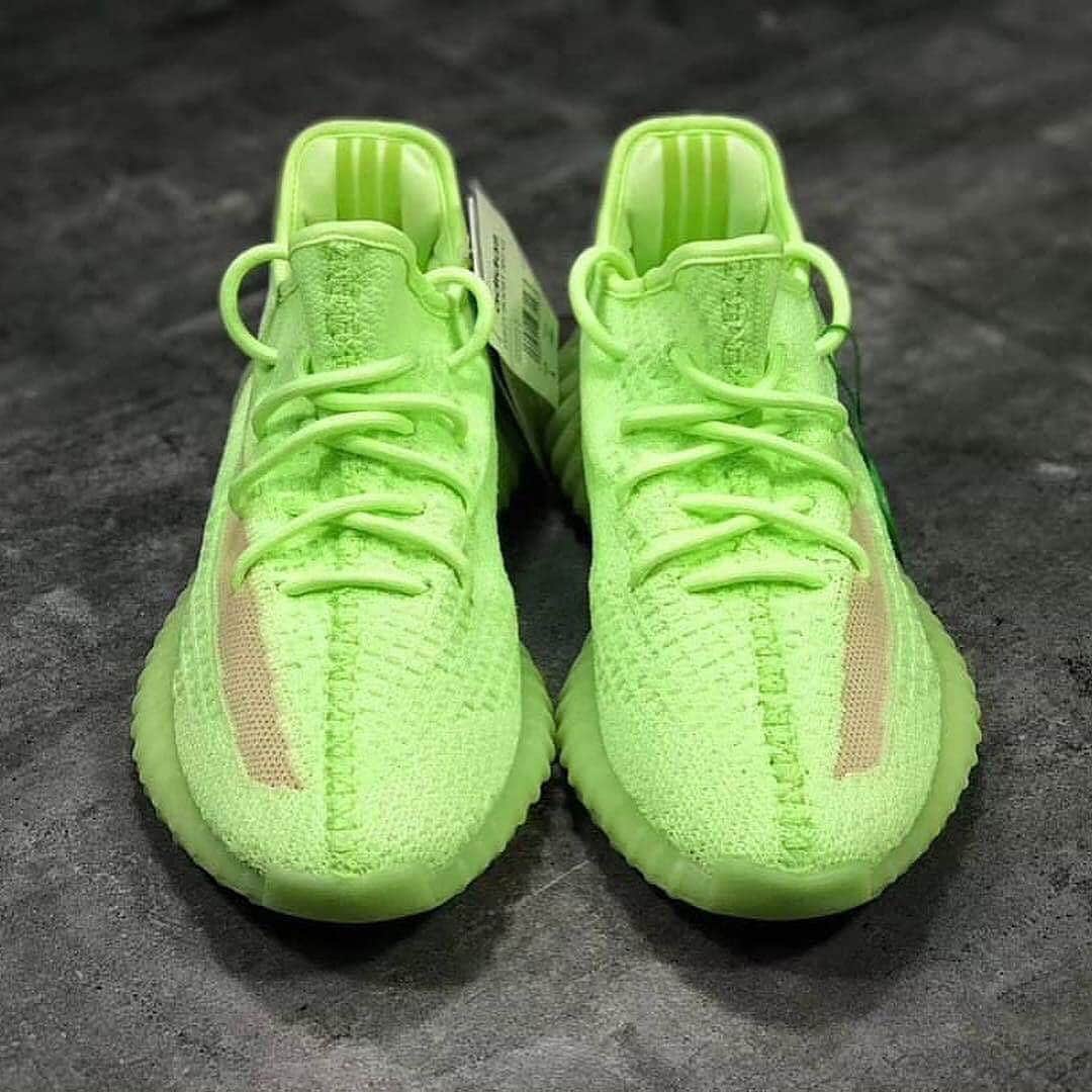 HYPEBEASTさんのインスタグラム写真 - (HYPEBEASTInstagram)「@hypebeastkicks: Here’s a first look at the @adidas YEEZY BOOST 350 V2 “Glow in the Dark,” courtesy of @yeezymafia. Stay tuned for more notes regarding its release and let us know if you think it’s the best colorway yet. Photo: YEEZY MAFIA」4月3日 16時31分 - hypebeast
