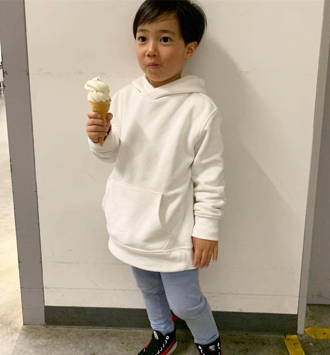 新原愛加のインスタグラム：「🍦  #カンタ成長記録 #3歳男の子 #男の子 #男の子ママ #boys #boysmom #아들스타그램 #아들 #아들맘」