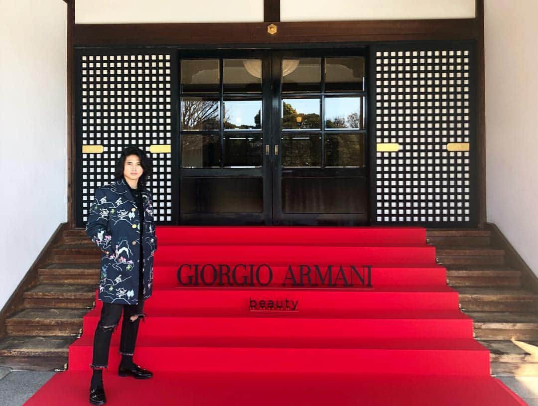 稲木ジョージさんのインスタグラム写真 - (稲木ジョージInstagram)「@armanibeauty does really chic and cultural appropriate event in Tokyo ⛩ 普段は、天皇陛下がお通りになる入り口からアルマーニビューティのイベントが行われたよ🥰特別感とラグジュアリーな雰囲気にブランド力を感じます🤩🔥」4月3日 16時40分 - georgerootnyc