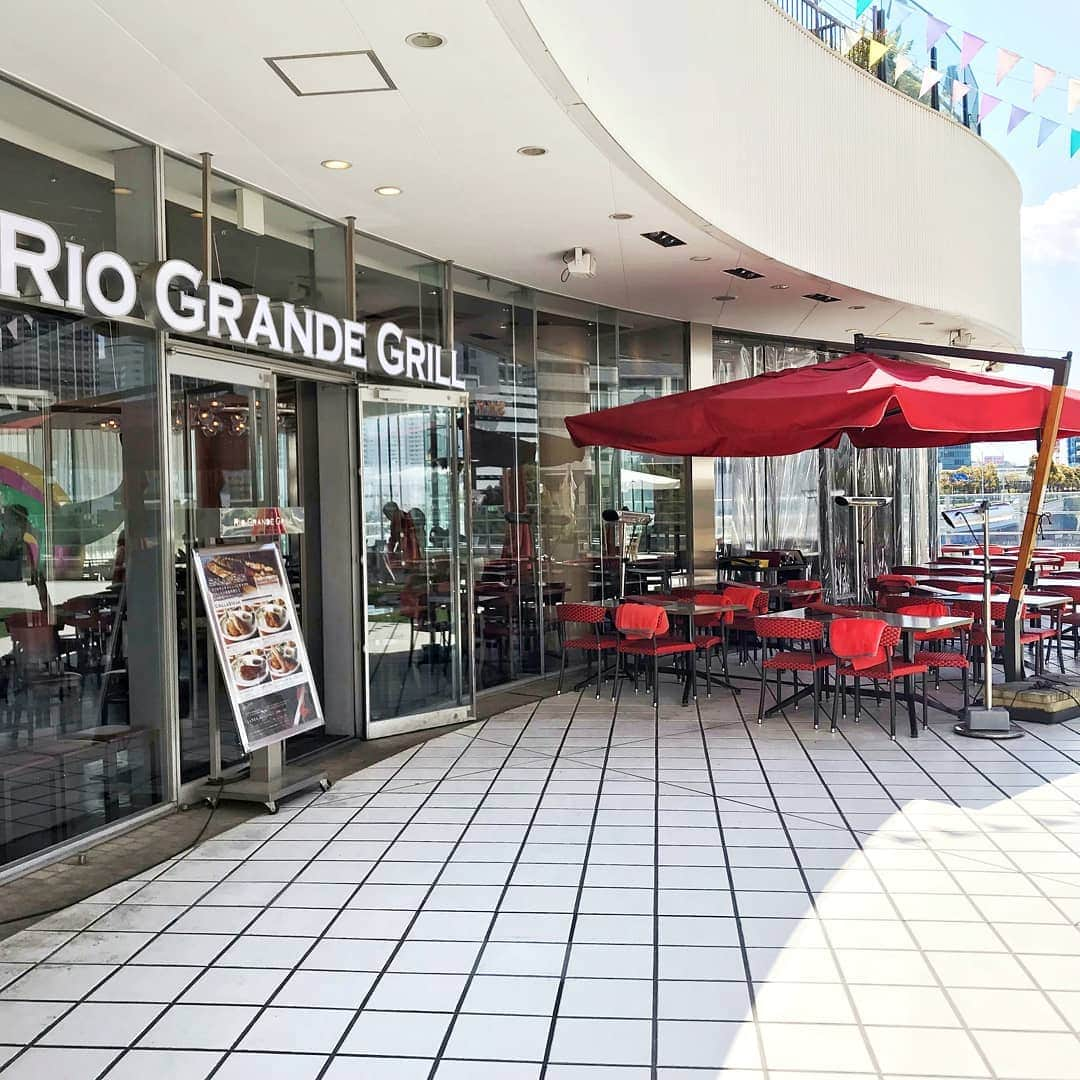 RIO GRANDE GRILL公式さんのインスタグラム写真 - (RIO GRANDE GRILL公式Instagram)「【RIO GRANDE GRILL 横浜】  皆さまこんにちは😊  新年度いかがお過ごしでしょうか?  今週はお天気の良い一週間となりそうですね☀️ 横浜店では、テラス席をご用意しておりますので、これからの時期にはピッタリです💡  お天気の良い日は、テラスでのお食事なんていかがでしょう😆? ･ スタッフ一同、皆さまのご来店を心よりお待ちしております✨🙇✨ #riograndegrill#churrasco#foodheaven#foodstagram#buffet#terrace#リオグランデグリル#シュラスコ#食べスタグラム#リオ肉#肉食系女子#食べ放題#お肉最高#夜ごはん#横浜グルメ#美味しいお店#おそとごはん#お肉#肉好き#お肉大好き#美味しいもの巡り#旨い#テラスランチ#横浜#絶品#肉スタグラム#肉活#絶品グルメ#横浜ベイクォーター#テラス」4月3日 16時45分 - riograndegrill_official