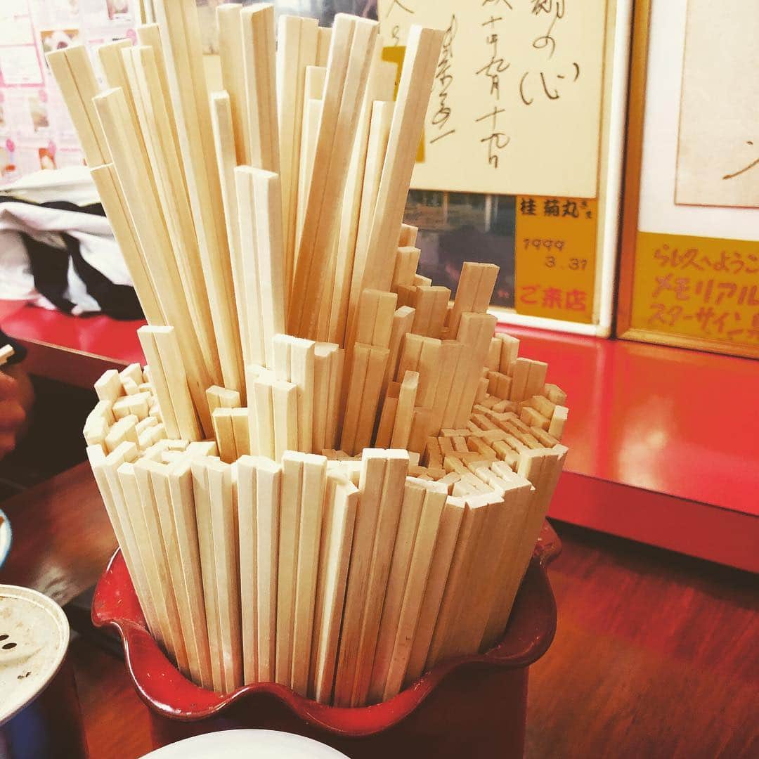 脇田唯さんのインスタグラム写真 - (脇田唯Instagram)「ロケで岩見沢へ 有名なラーメン屋さんでお昼食べました らい久さん 辛そうなスープの色でしたが辛味は特にない けど、とかくボリューミー！ 普通のラーメン屋さんの1.5倍はあるよ、麺  #ラーメン #岩見沢 #らい久」4月3日 16時58分 - post_yui