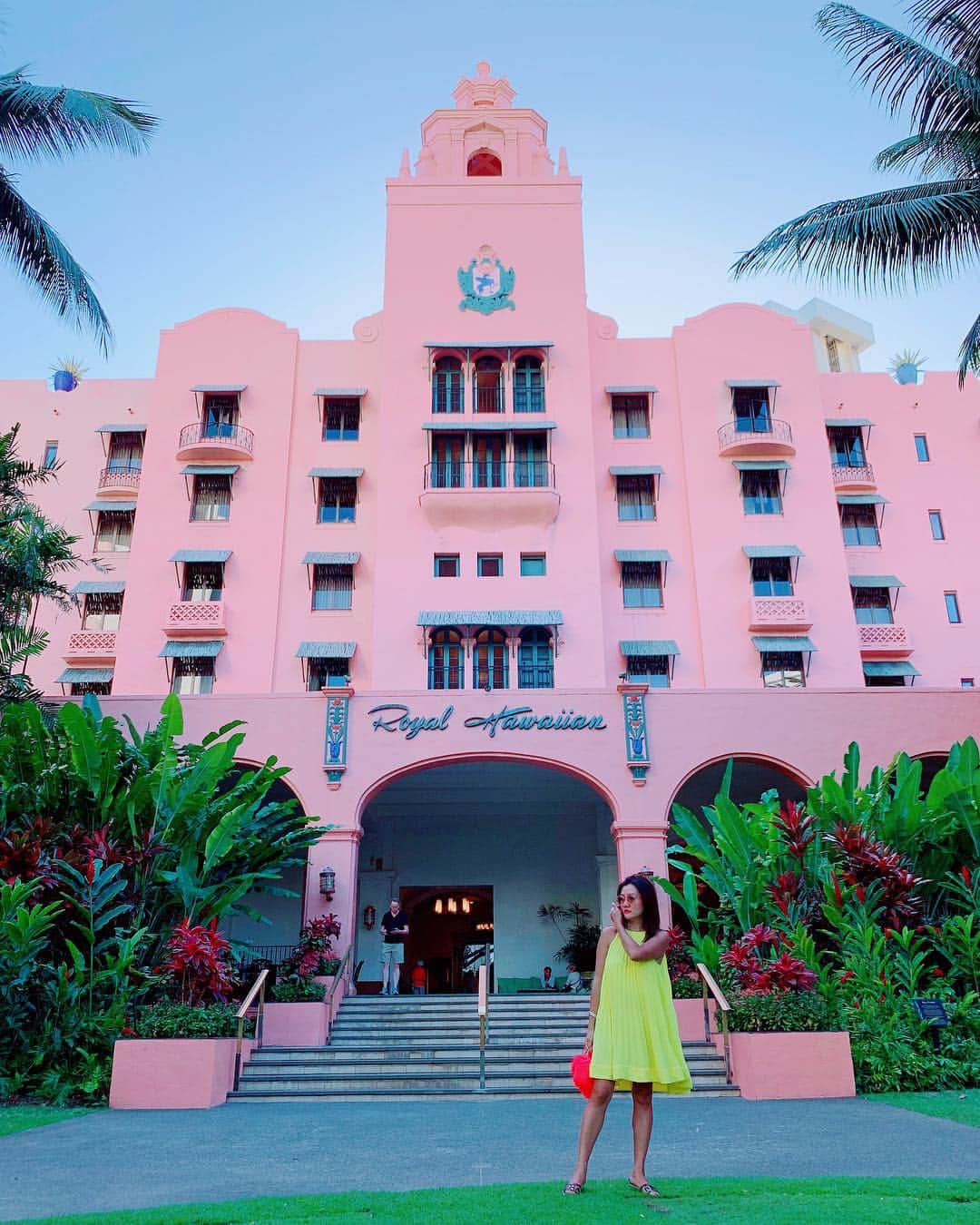 のインスタグラム：「今日はピンクパレスで早めのdinner💓🏰💞 #hawaii #royalhawaiian #pinkpalace #ハワイ #ロイヤルハワイアン #ピンクパレス #コーディネート」