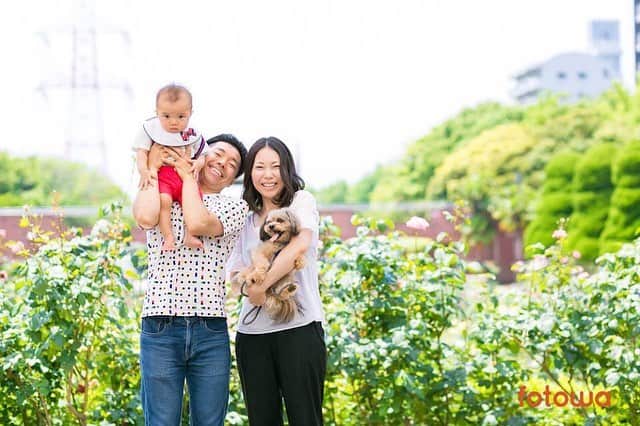otowa (フォトワ)さんのインスタグラム写真 - (otowa (フォトワ)Instagram)「.﻿ ﻿ 桜が終わると新緑の季節に。﻿ 緑の多いのスポットでの撮影も、写真に彩が出て素敵ですよね🌱﻿ ﻿ ぽかぽか気持ちの良い時期になったら、ぜひ外での撮影を♩﻿ ﻿ ﻿ 📷さい様のお写真より﻿ ﻿ Photo by meganecco Photography（https://fotowa.com/photographers/meganecco_Photography/reviews/704）﻿ ﻿ .............﻿ ﻿ #fotowa #出張撮影﻿ ﻿ #出張カメラマン #家族写真 #ファミリーフォト﻿ #キッズコーデ #写真好きな人と繋がりたい #新米ママ﻿ #親バカ部 #赤ちゃん #おやばか部 #赤ちゃんのいる暮らし﻿ #暮らし #コドモダカラ #親子 #キズナ #子育て﻿ #赤ちゃんのいる生活 #育児 #子育てぐらむ﻿ #男の子ママ #男の子パパ #犬と赤ちゃん」4月3日 16時54分 - fotowa.jp
