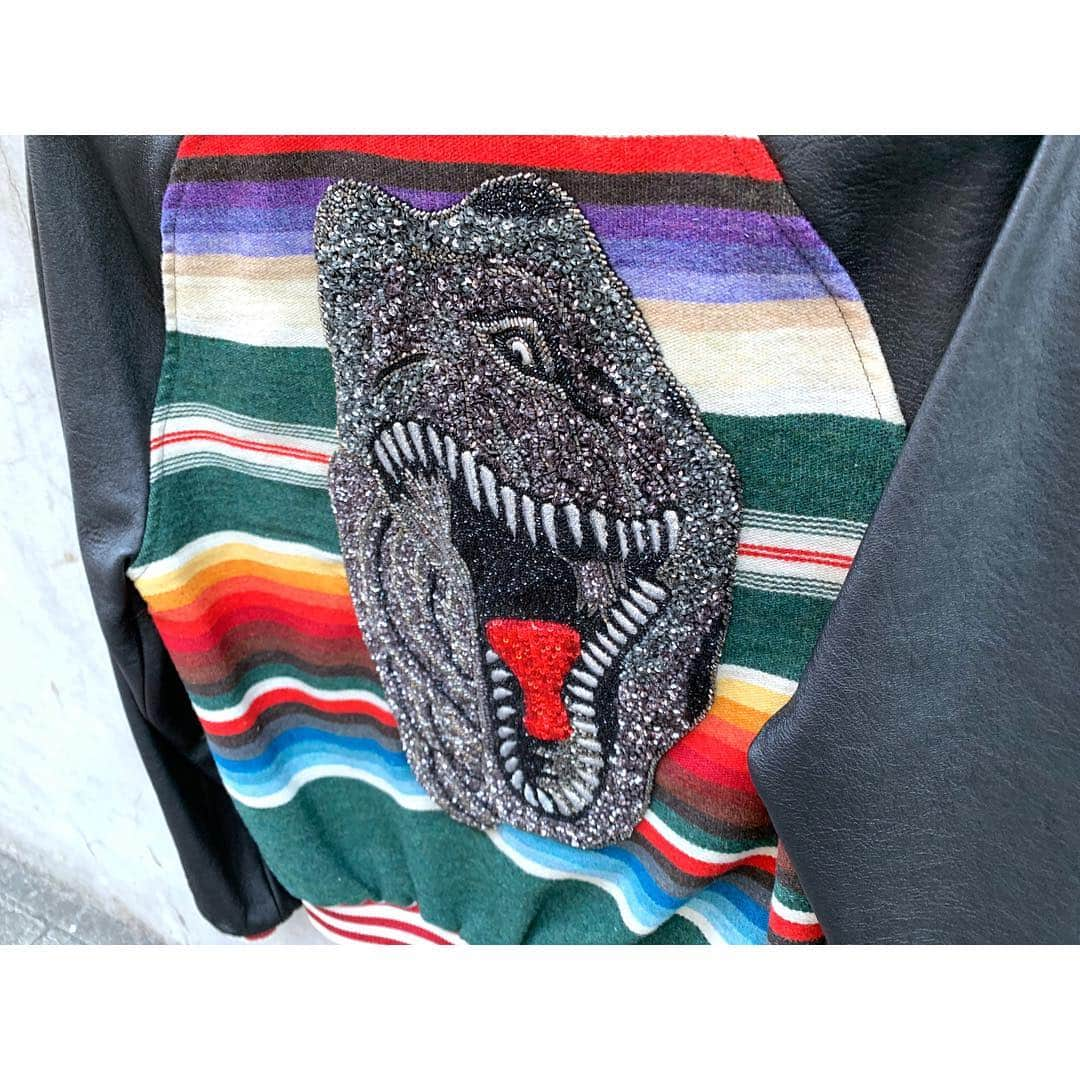 RINKAN渋谷店さんのインスタグラム写真 - (RINKAN渋谷店Instagram)「【2F New Arrival】 《SAINT LAURENT》 "Mexican Teddy" 16SS... ㅤㅤㅤㅤㅤㅤㅤㅤㅤㅤㅤㅤㅤ サンローランの16SSシーズンを代表する名作"メキシカンテディ"入荷しました。 バックのスパンコールで装飾されたダイナソーが目を惹くデザインですが、マルチカラーのジャガード素材をベースにリブ部分にラメ糸を使用し、袖部分はレザーを使用するなど、エディスリマンの拘りが詰まった作品かと思います。 最小42サイズの新品同様、国内代理店タグ付きです。この状態での入荷はもう二度とないと思います。 是非店頭にてご覧くださいませ。 ㅤㅤㅤㅤㅤㅤㅤㅤㅤㅤㅤㅤㅤ #rinkan #shibuya #saintlaurent #saintlaurentparis #dior #diorhomme  #louisvuitton #lv #amiri #rickowens #balmain #celine #celinebyhedislimane #prada #burberry #valentino #maisonmargiela #thombrowne #acnestudious #hermes #cartier #fendi #rafsimons #calvinklein #givenchy #yohjiyamamoto #commedesgarcons #sulvam #sacai RINKAN 渋谷店 03-5458-3050 渋谷区神南1-12-16」4月3日 17時07分 - rinkan_shibuya