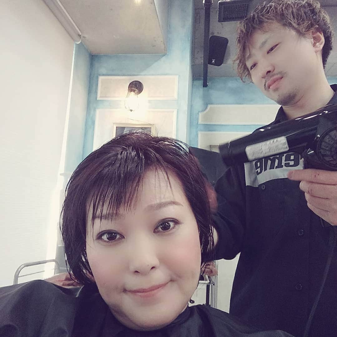 五十嵐サキさんのインスタグラム写真 - (五十嵐サキInstagram)「カラーカット✂️😌✨ #２ヶ月ぶり #カラーカット #白髪染め の #ピンクブラウン #美容師さん の #企業秘密的 な技 #凄い ！ #今日こそ #稽古 #腹ペコ #五十嵐サキ」4月3日 17時07分 - saki_igarashi