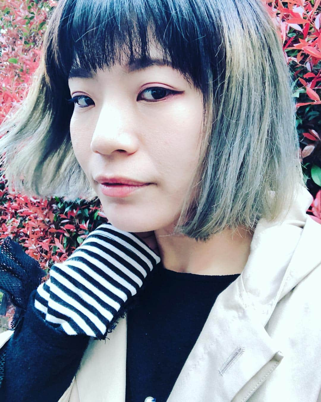 東出真緒さんのインスタグラム写真 - (東出真緒Instagram)「思い切り イメーーチェン 💜🖤 まきちゃんありがとう😘 . #イメチェン #やってみたかったことをする #意外と違和感ない #紫シャンプーさがしの旅へ」4月3日 17時02分 - mao_bigmama_vn