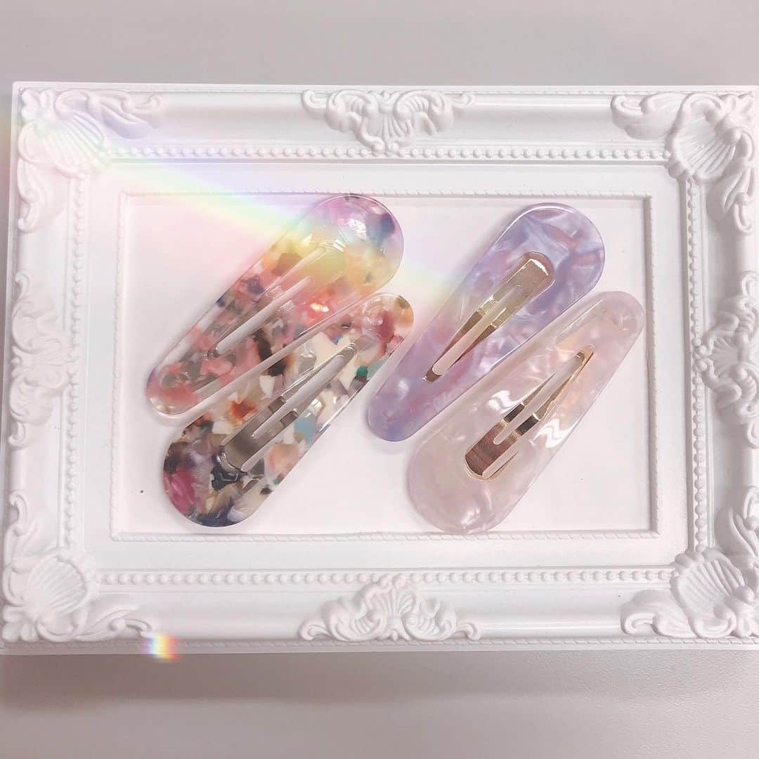 のインスタグラム：「MIXヘアピンセット🦋🦋🦋 ¥390+tax🐇  細メタルヘアピンとセットになります🌷  #wego#wegogood#accessory#instagood#instafashion#metal#Pearl#harajuku#kawaii#プチプラ#プチプラアクセ#ヘアアレンジ#ヘアピン#MERY#rili_tokyo#置き画くら部#멋스타그램#패션#패션스타그램」
