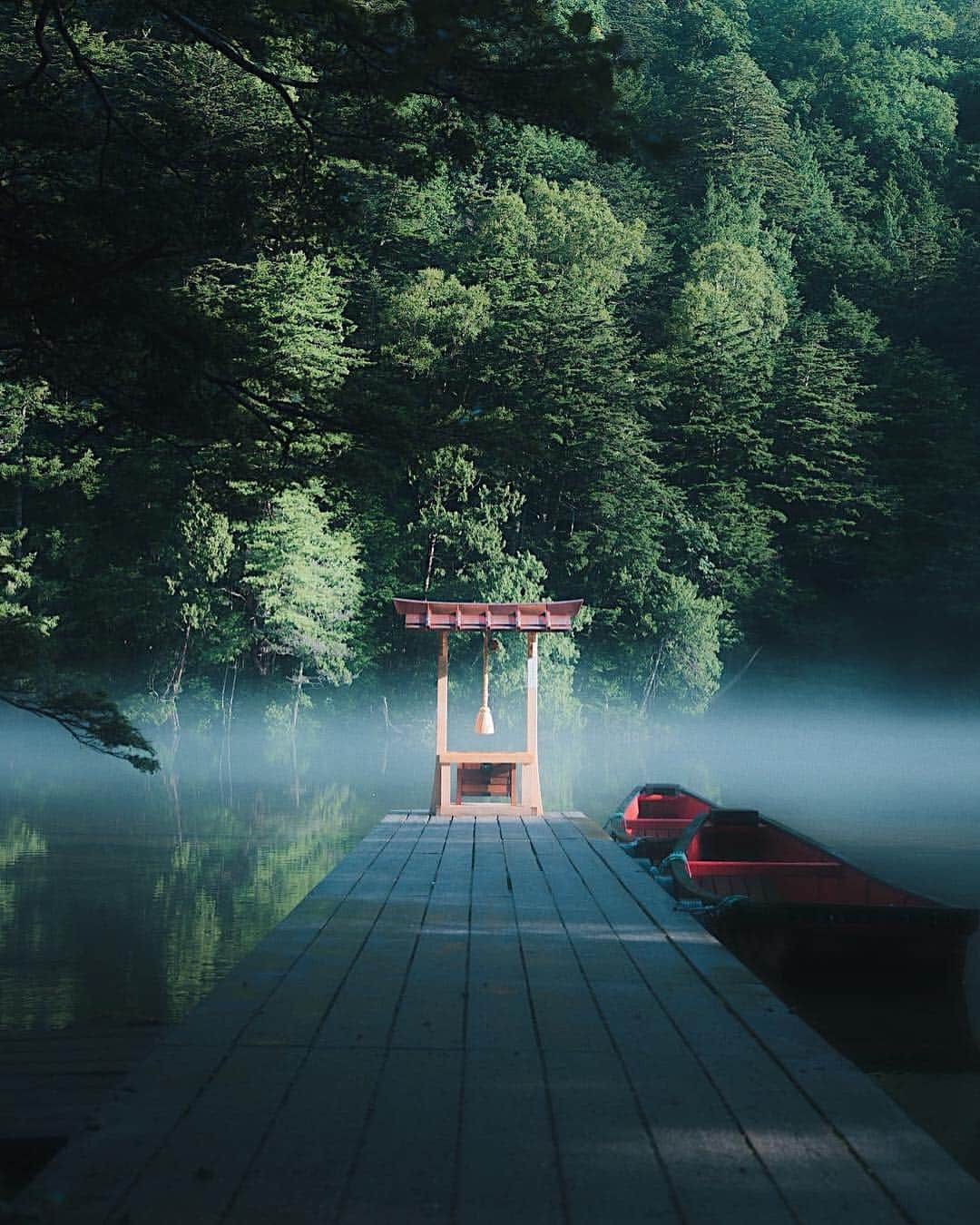 ?長野県 観光 公式インスタグラム さんのインスタグラム写真 - (?長野県 観光 公式インスタグラム Instagram)「//﻿ Photo by @locowataru5﻿ ﻿ Hotaka Shrine’s Okumiya: Myojin Pond﻿ (Matsumoto City)﻿ ﻿ Myojin Pond, located in Kamikochi, is the Okumiya (rear shrine) of Hotaka Shrine and is also known as “Kami-ike,” or the Gods’ Pond.﻿ ﻿ Surrounded by mountains and tranquil nature, this place is particularly mysterious. ﻿ ﻿ Its beauty will cleanse your body and soul.﻿ ﻿ ===========﻿ ﻿ 「穂高神社 奥宮 明神池」﻿ ＠松本市﻿ ﻿ 松本市上高地にある「明神池」は﻿ 穂高神社の奥宮であり﻿ 別名「神池」とも呼ばれています🍃﻿ ﻿ その名のとおり﻿ 山々に囲まれ静寂に満ちた﻿ この場所はまさに神秘的﻿ 身も心も洗われる美しさです✨﻿ ﻿ ＿＿＿＿＿＿＿＿＿ ﻿ ﻿ Location / Matasumoto City , Nagano, Japan ﻿ ﻿ #長野のいいところ #明神池 #松本市 #山の信州﻿」4月3日 17時14分 - nagano_japan