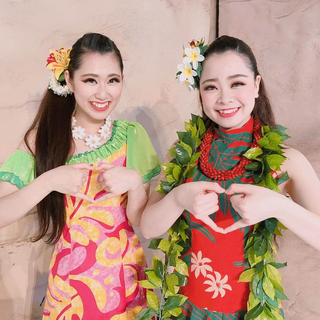 スパリゾートハワイアンズさんのインスタグラム写真 - (スパリゾートハワイアンズInstagram)「アロハ✖︎ハート＝アロハート♥️ ． ハワイアンズ発のハートポーズ#アロハート フォトコンテストを開催します❗️ ． 【コンテストについて】 ． ①公式アカウントをフォロー @spa.resort.hawaiians ． ②ハワイアンズ館内でアロハートポーズで撮った写真に#アロハート をつけてインスタグラムにアップ🌈 毎日担当者が投稿をチェックし、素敵な写真をピックアップして公式アカウントで紹介させていただきます❤️ ． ③ピックアップした写真の中から抽選で10名様にハワイアンズペア入場券をプレゼント❗️当選者にはDMを送らせていただきます。 ． 期間は、4月4日(木)から5月31日(金)まで。 ． ． お手本はフラガールの2人。たくさんのアロハートお待ちしております❗️ ． #アロハート  #プレゼント  #アロハ  #ハワイ #ハワイアンズ  #スパリゾートハワイアンズ  #フラガール  #スパリゾートハワイアンズダンシングチーム  #ハワイ大好き  #ハワイ好きな人と繋がりたい  #hawaii  #hawaiians #アロハートキャンペーン」4月3日 17時24分 - spa.resort.hawaiians