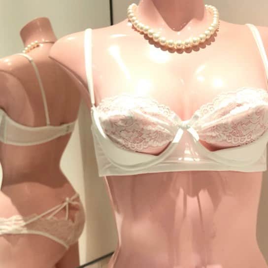 Ravijour札幌4丁目プラザ店のインスタグラム：「ブログを更新しました！ 詳しくは、トップの URLから飛んでください💕 . . . . . #ラヴィジュール #ravijourstaff  #ravijoursapporo  #ravijourofficial」
