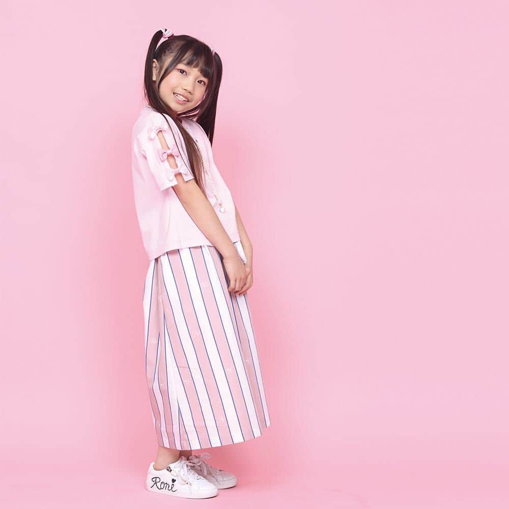 RONI WORLDさんのインスタグラム写真 - (RONI WORLDInstagram)「💙New arrival💙﻿ ﻿ 2019 SS COLLECTION入荷﻿ ﻿ 店頭は明日以降、順次入荷いたします。各店の入荷状況はお近くの店舗にお問い合わせください。﻿ ﻿ ★ @kodomoland_official ﻿ 本日19時より販売スタート﻿ ﻿ ﻿ #RONI #roni #ロニィ﻿ #kids #kidsfashion #キッズ﻿ #キッズファッション #子供服 #子供﻿ #原宿 #harajuku #hairmake #ヘアメイク」4月3日 17時22分 - roni62insta