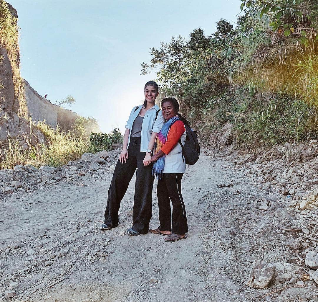 アン・カーティスのインスタグラム：「Spent the whole day with this beautiful human being, Teacher Gennie. Can’t wait for all of you to meet her and learn about her unbelievable story of dreaming big, working hard and never giving up!  Watch out for our episode on Showtime’s Lenten Presentation.」