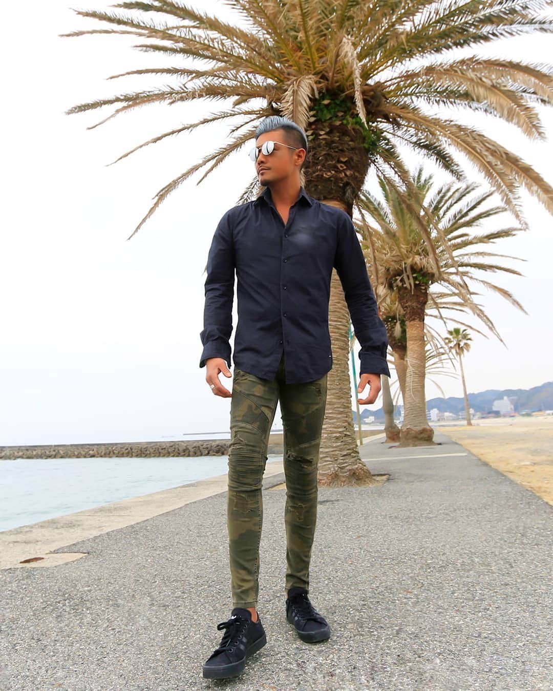 Naoki Kiriiのインスタグラム：「. ootd ブラック カーキ . #ootd」