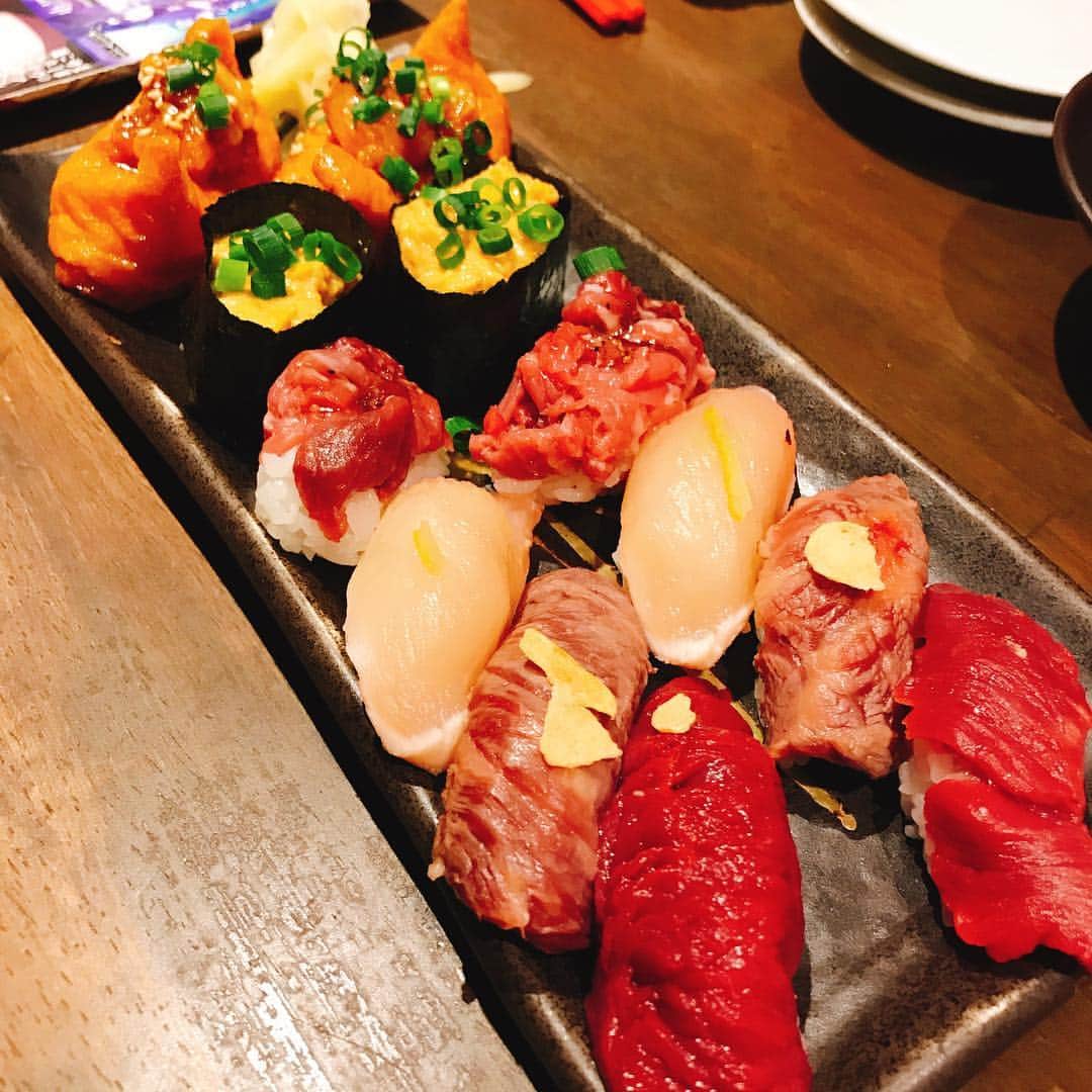 真琴さんのインスタグラム写真 - (真琴Instagram)「先月は3回も行ってしまった肉寿司🙋‍♀️ 安くはないですけど…美味しい😢✨ #肉寿司 #歌舞伎町 #プロレスラー」4月3日 17時31分 - makochan926