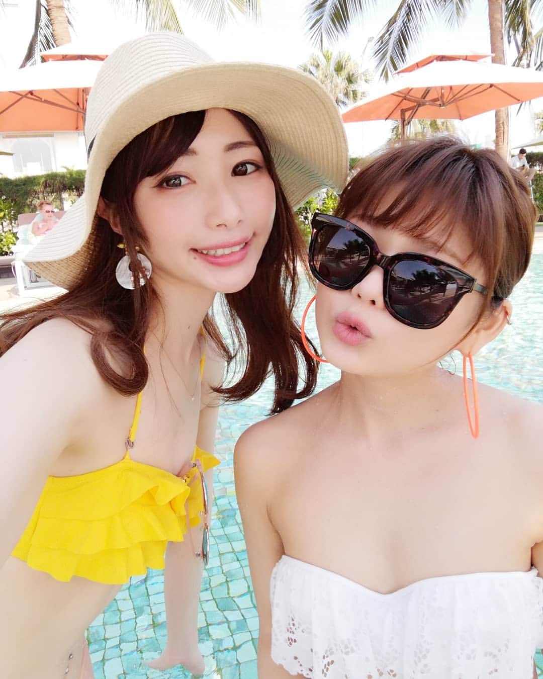 のインスタグラム：「* しーちゃんとベトナムのダナンにきてます🏖️ 寒い日本を脱出して、半袖で歩ける幸せなベトナム💟 ホーチミンは行ったことあるけどダナンは初！ 今回はホテルもちょっと良いホテルにしたので、朝からプールとビーチ行って、めちゃくちゃ満喫してます🌺 楽天で500円で買った水着がめちゃくちゃ当たりで写真映え最高💯💯黄色苦手だけどかわいいー！ *  明日はホーチミンに移動してちーちゃんに会いに行くよ✈️ story鬼更新してるので、みてねー💟 * * #ベトナム #ベトナム旅行 #ダナン #ホイアン #フュージョンスイーツ #女子旅 #海外旅行 #プール #水着 #ビーチ #ビキニ #楽天 #プチプラ #旅好き  #vietnam #danang #vietnamtravel #danangtrip #vacation #summer #me #ocean」